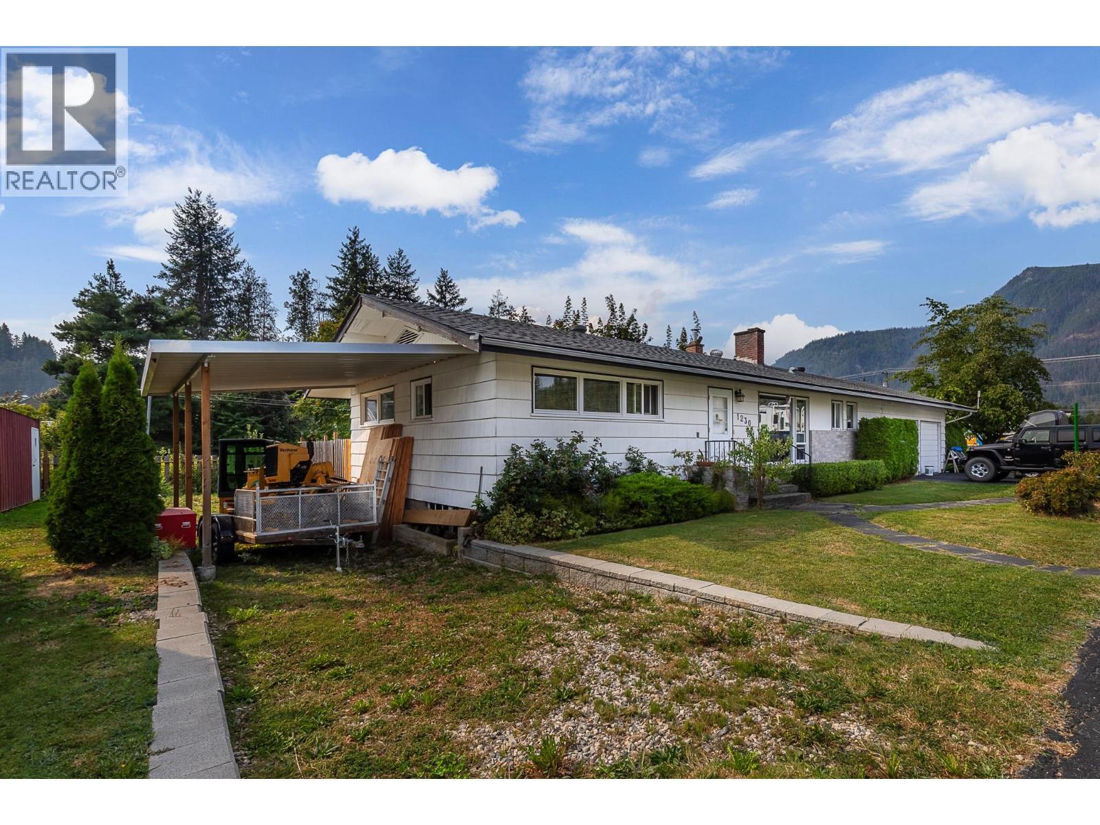 1230 Shuswap Avenue, Sicamous, BC - Outdoor With Deck Patio Veranda