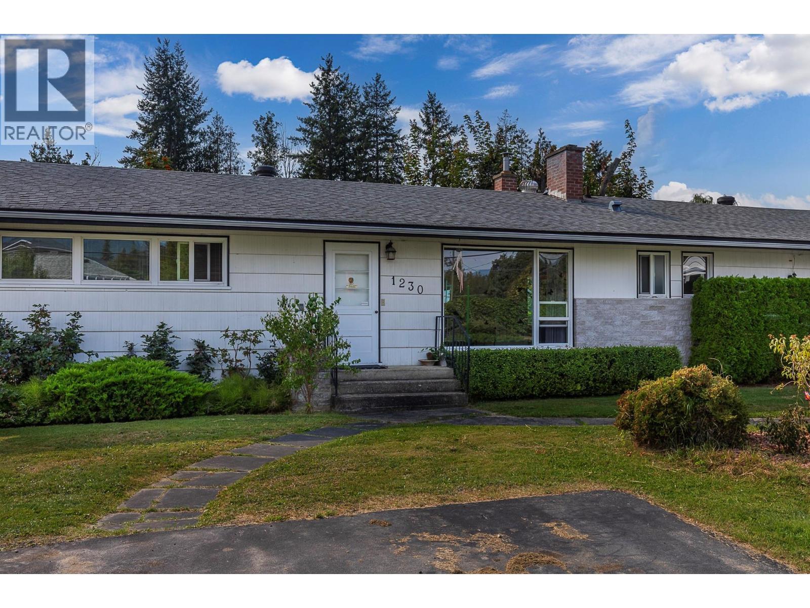 1230 Shuswap Avenue, Sicamous, BC - Outdoor