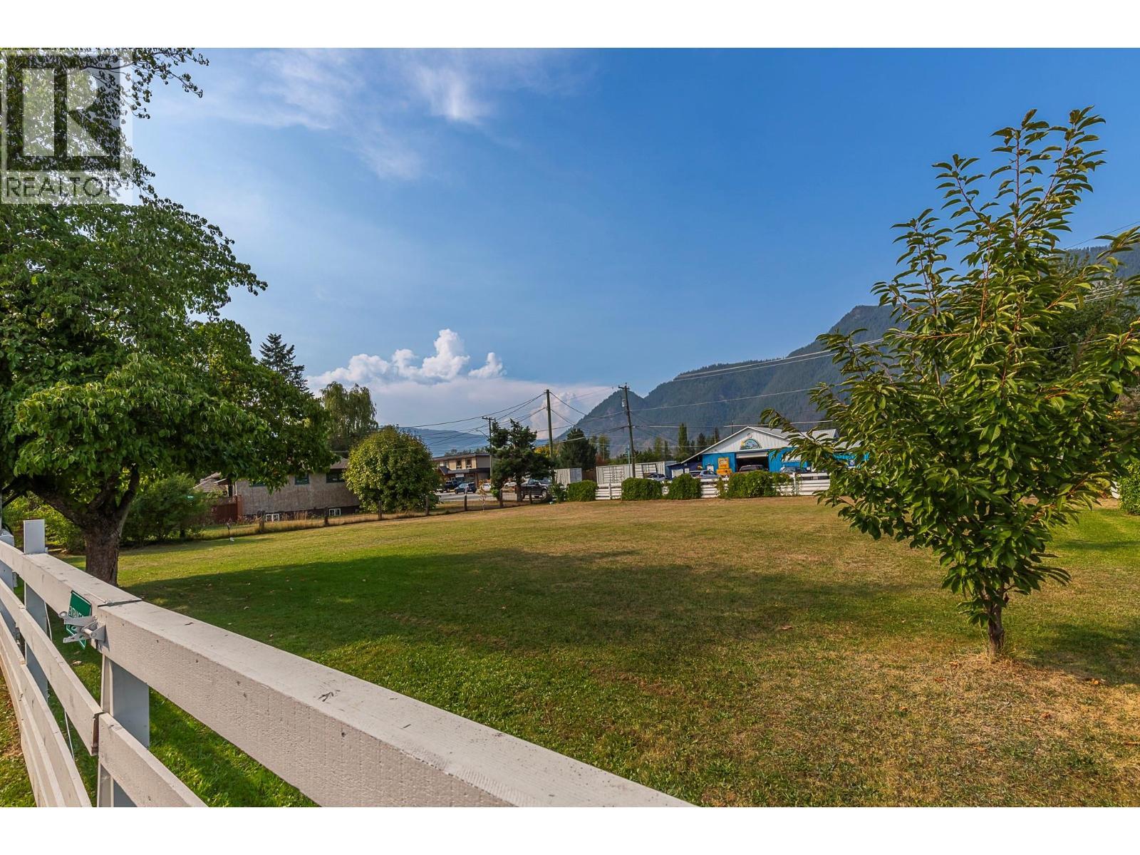 1230 Shuswap Avenue, Sicamous, BC - Outdoor