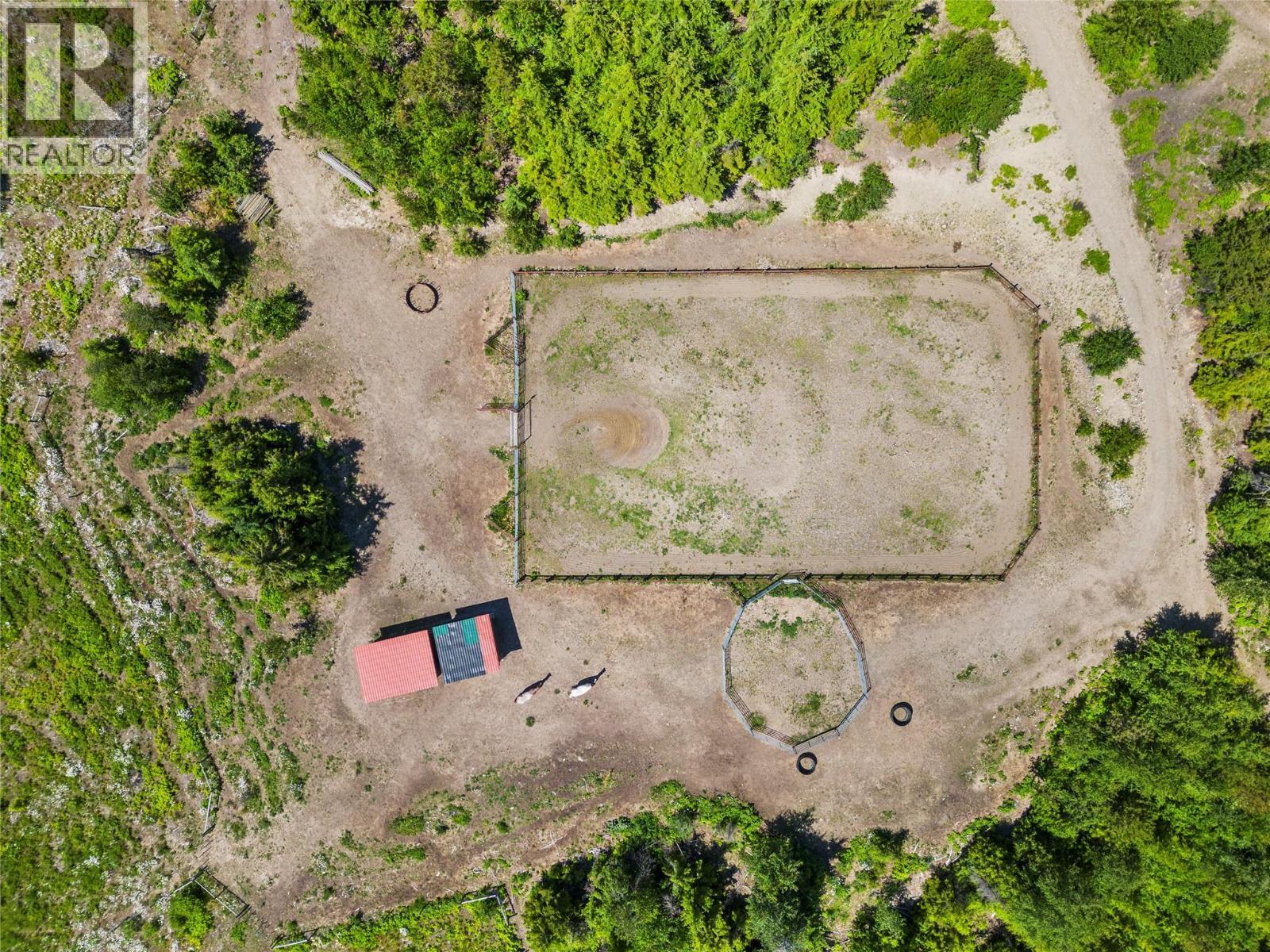 Outdoor riding arena - 1309 Eagle Ridge Road, Lumby, BC - Outdoor