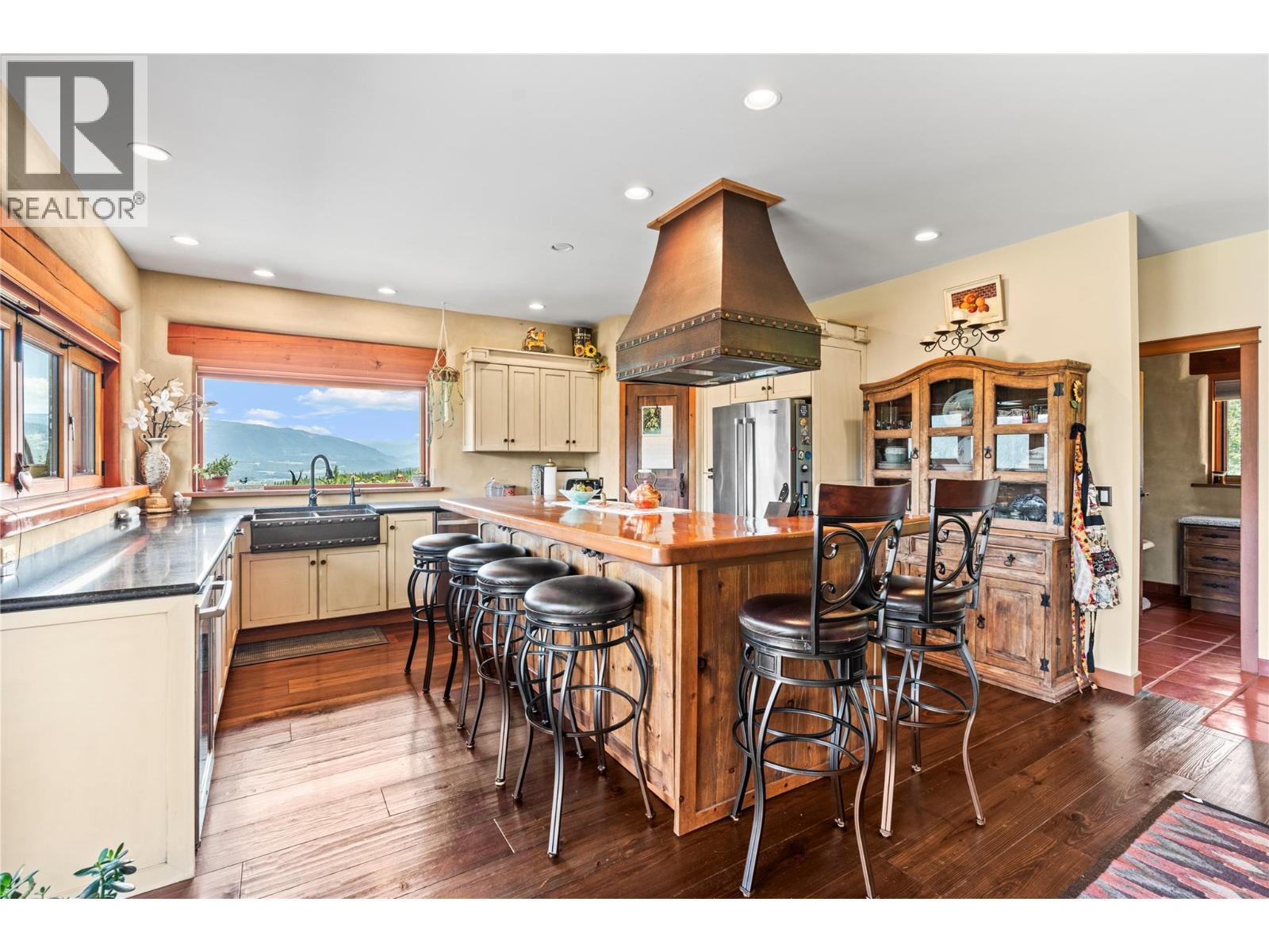 Large Island - 1309 Eagle Ridge Road, Lumby, BC - Indoor