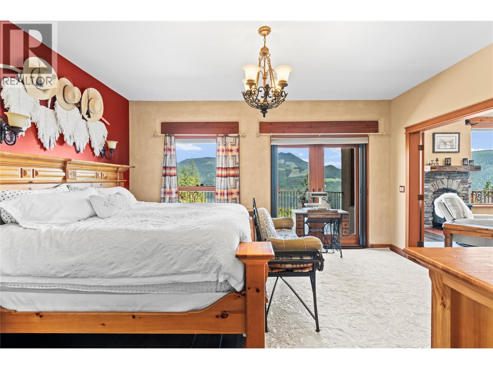 Main floor primary bedroom - 1309 Eagle Ridge Road, Lumby, BC - Indoor Photo Showing Bedroom