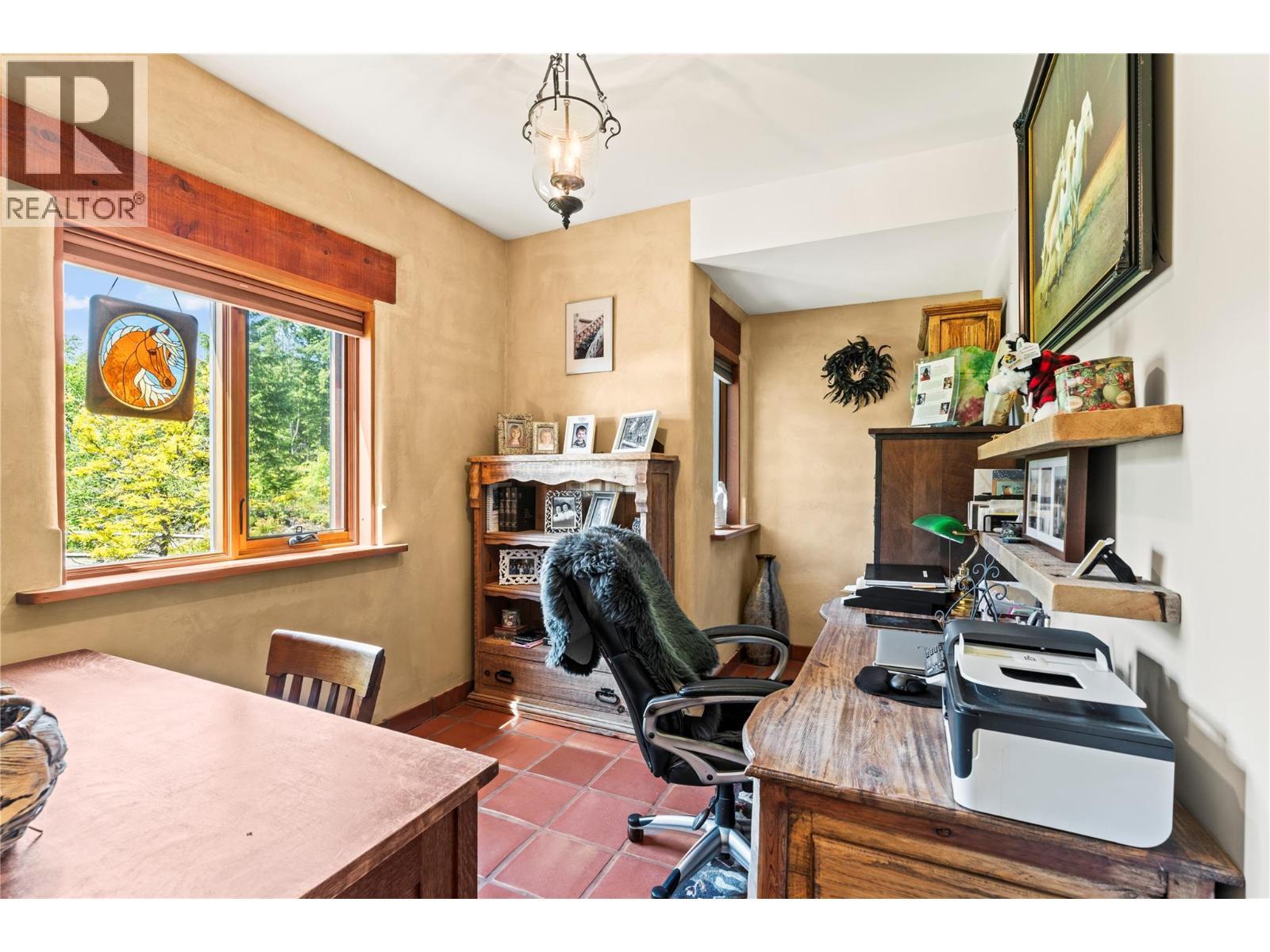 Main floor office - 1309 Eagle Ridge Road, Lumby, BC - Indoor