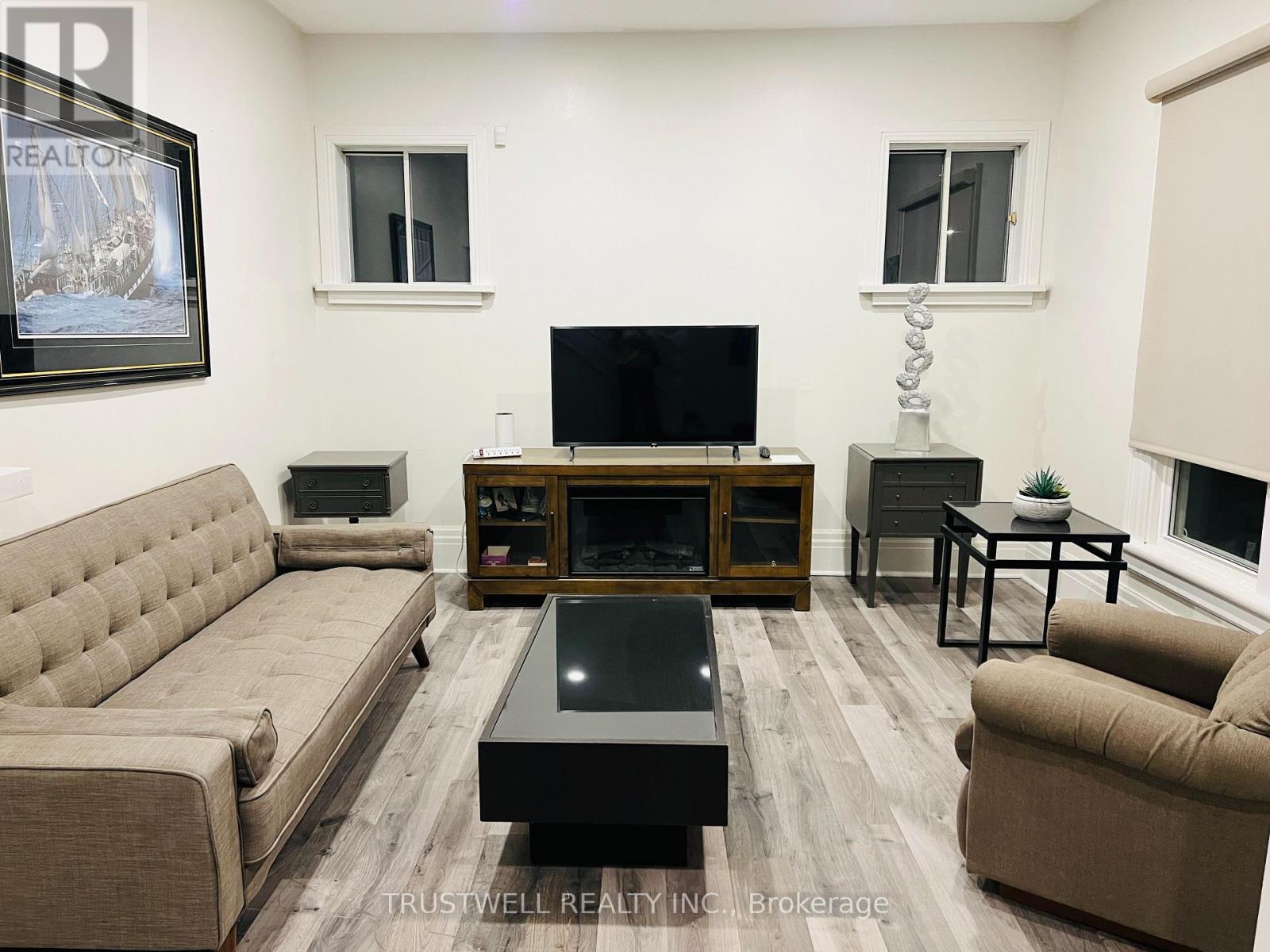 4746 Lovell Place, Niagara Falls, ON - Indoor Photo Showing Living Room