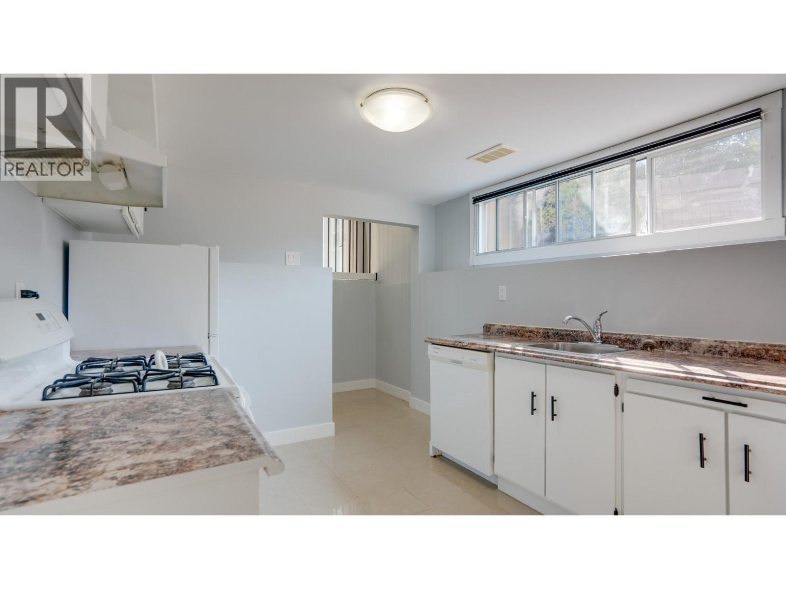 11429 Priest Valley Drive, Coldstream, BC - Indoor Photo Showing Kitchen