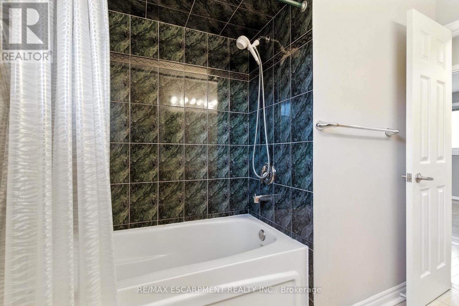 1624 Gallant Drive, Mississauga, ON - Indoor Photo Showing Bathroom