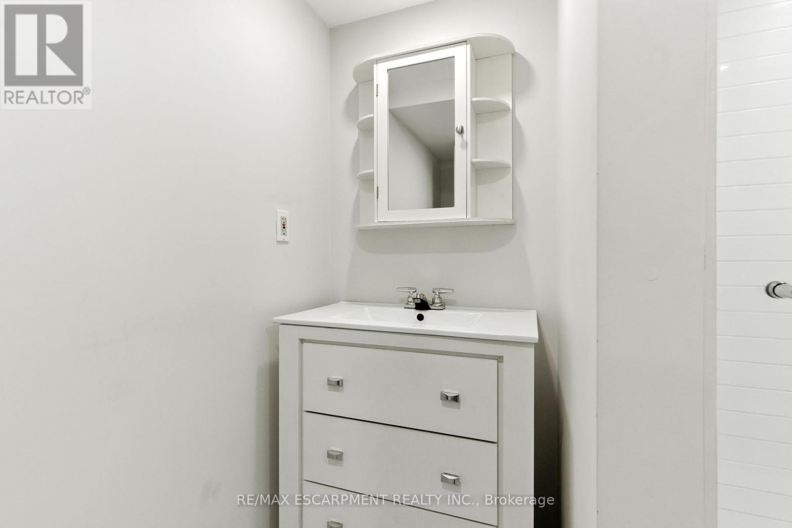 1624 Gallant Drive, Mississauga, ON - Indoor Photo Showing Bathroom