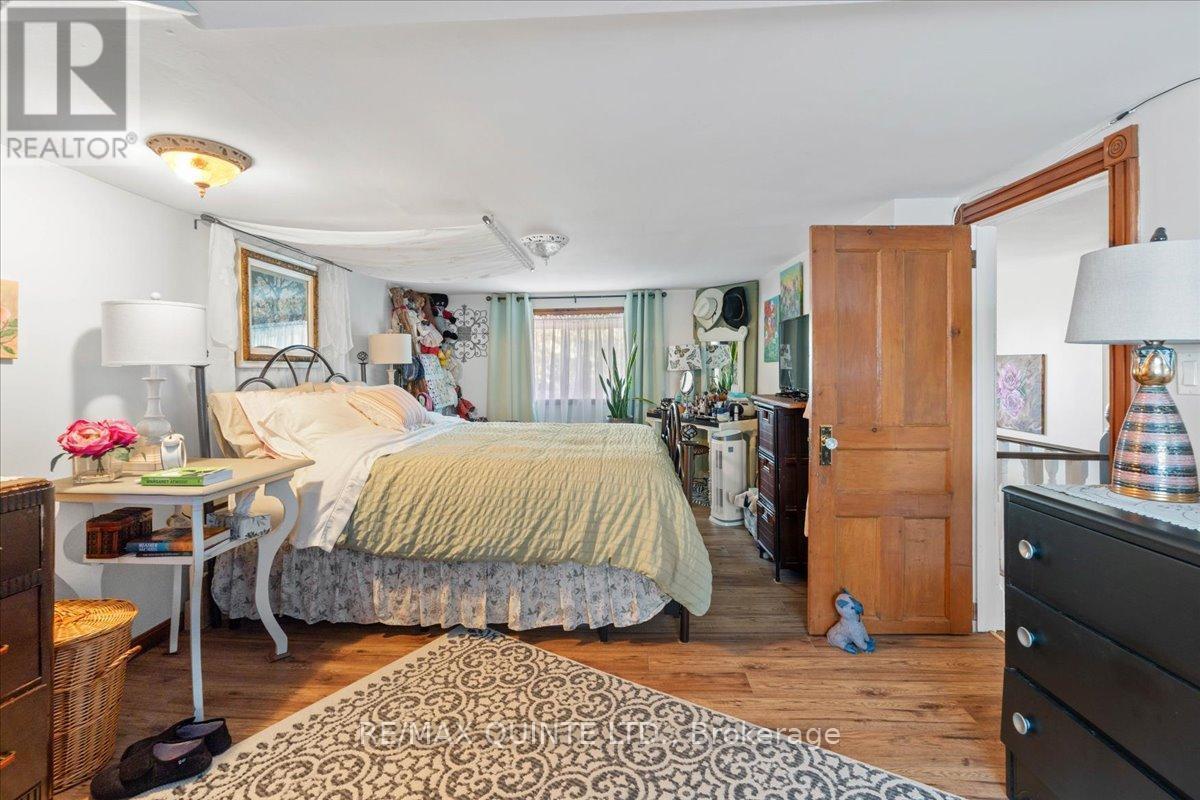 7763 Loyalist Parkway, Greater Napanee (Greater Napanee), ON - Indoor Photo Showing Bedroom