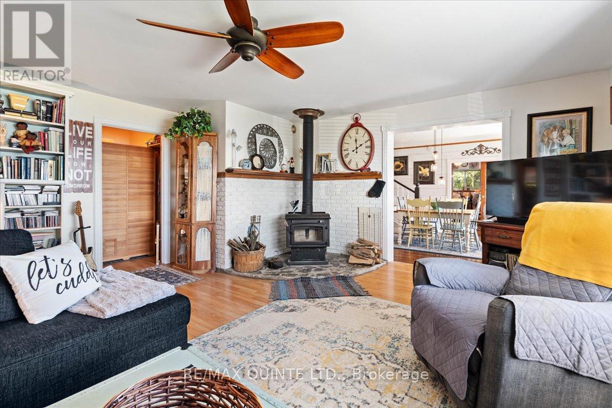 7763 Loyalist Parkway, Greater Napanee (Greater Napanee), ON - Indoor Photo Showing Living Room With Fireplace