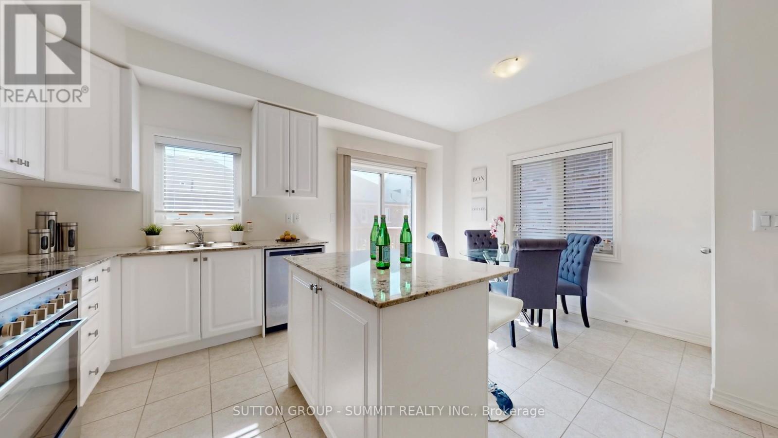 3964 Thomas Alton Boulevard, Burlington, ON - Indoor Photo Showing Kitchen