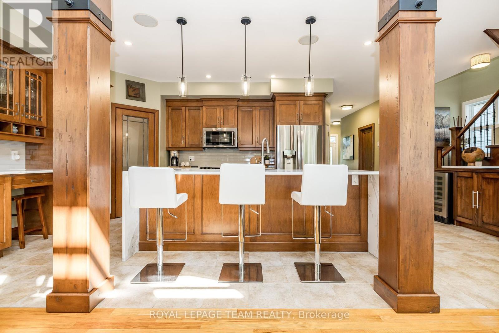 19 Turtle Point Private, Ottawa, ON - Indoor Photo Showing Kitchen With Upgraded Kitchen