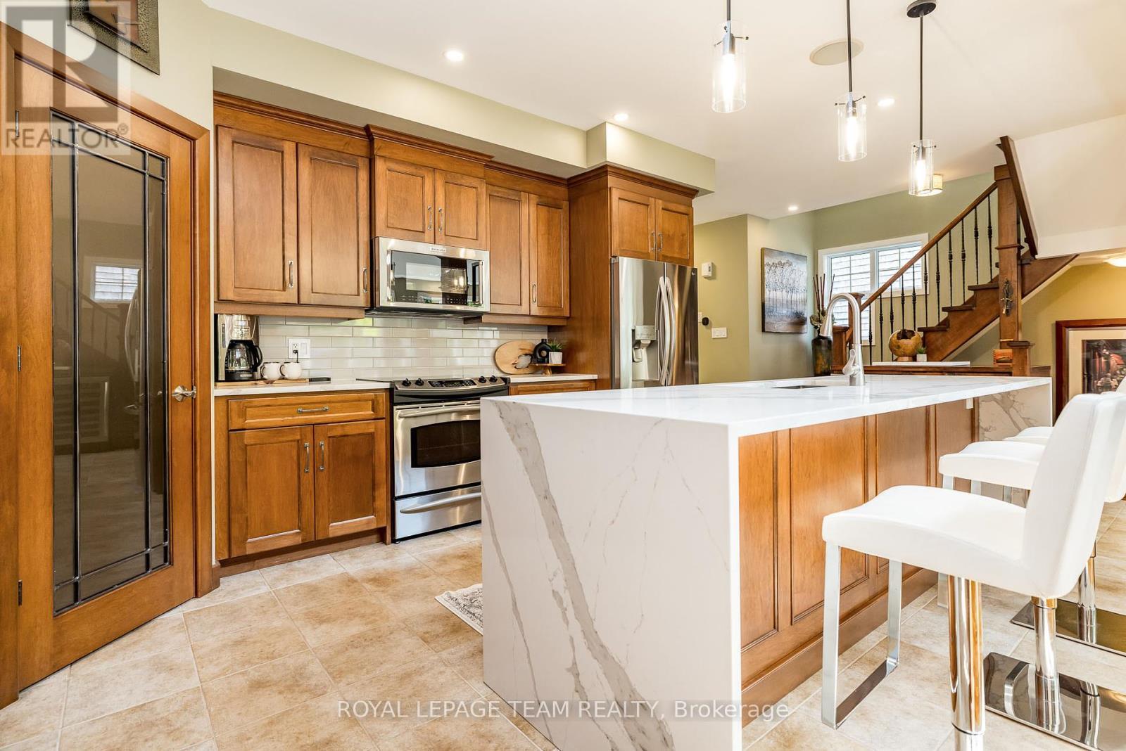 19 Turtle Point Private, Ottawa, ON - Indoor Photo Showing Kitchen With Stainless Steel Kitchen With Upgraded Kitchen