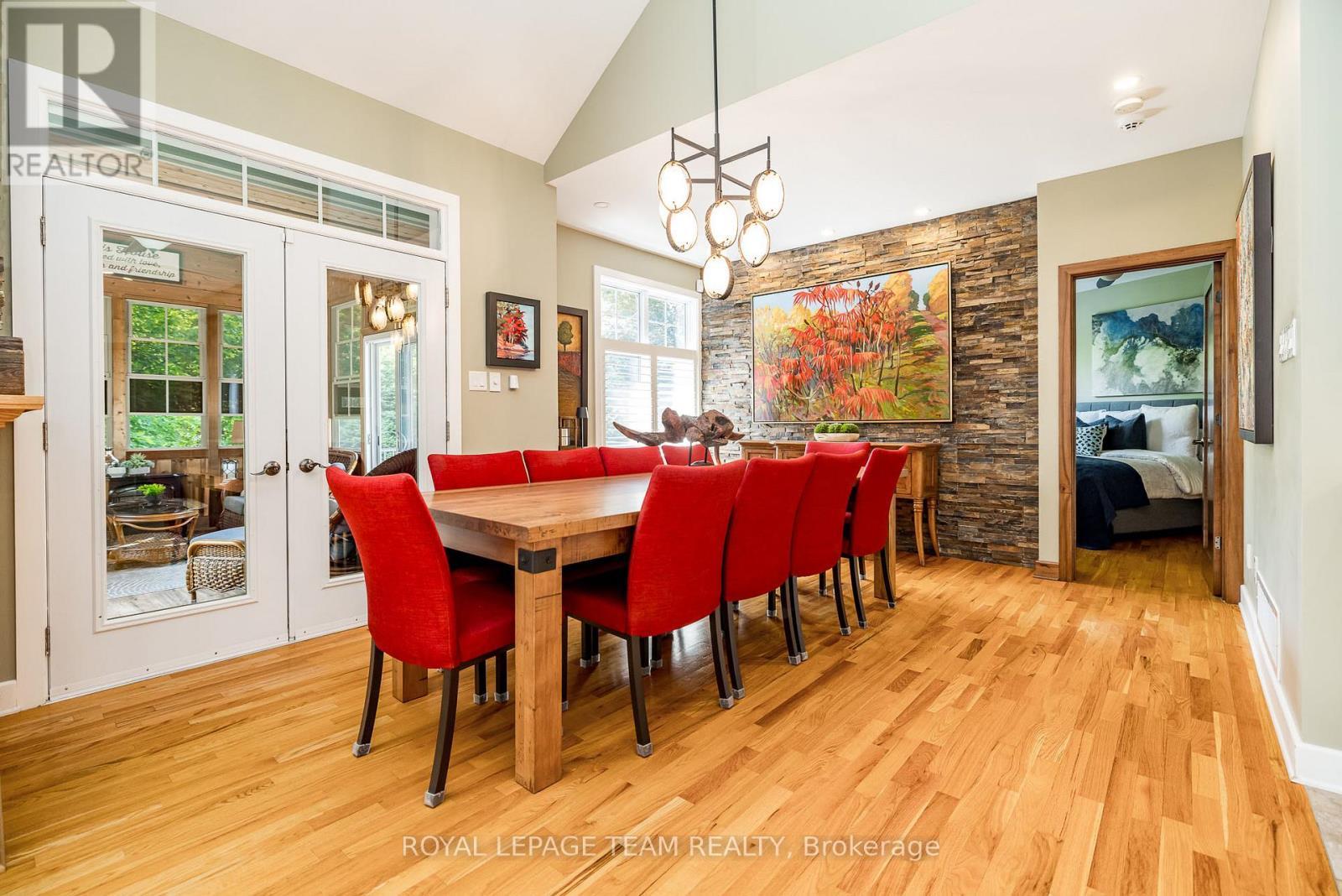 19 Turtle Point Private, Ottawa, ON - Indoor Photo Showing Dining Room