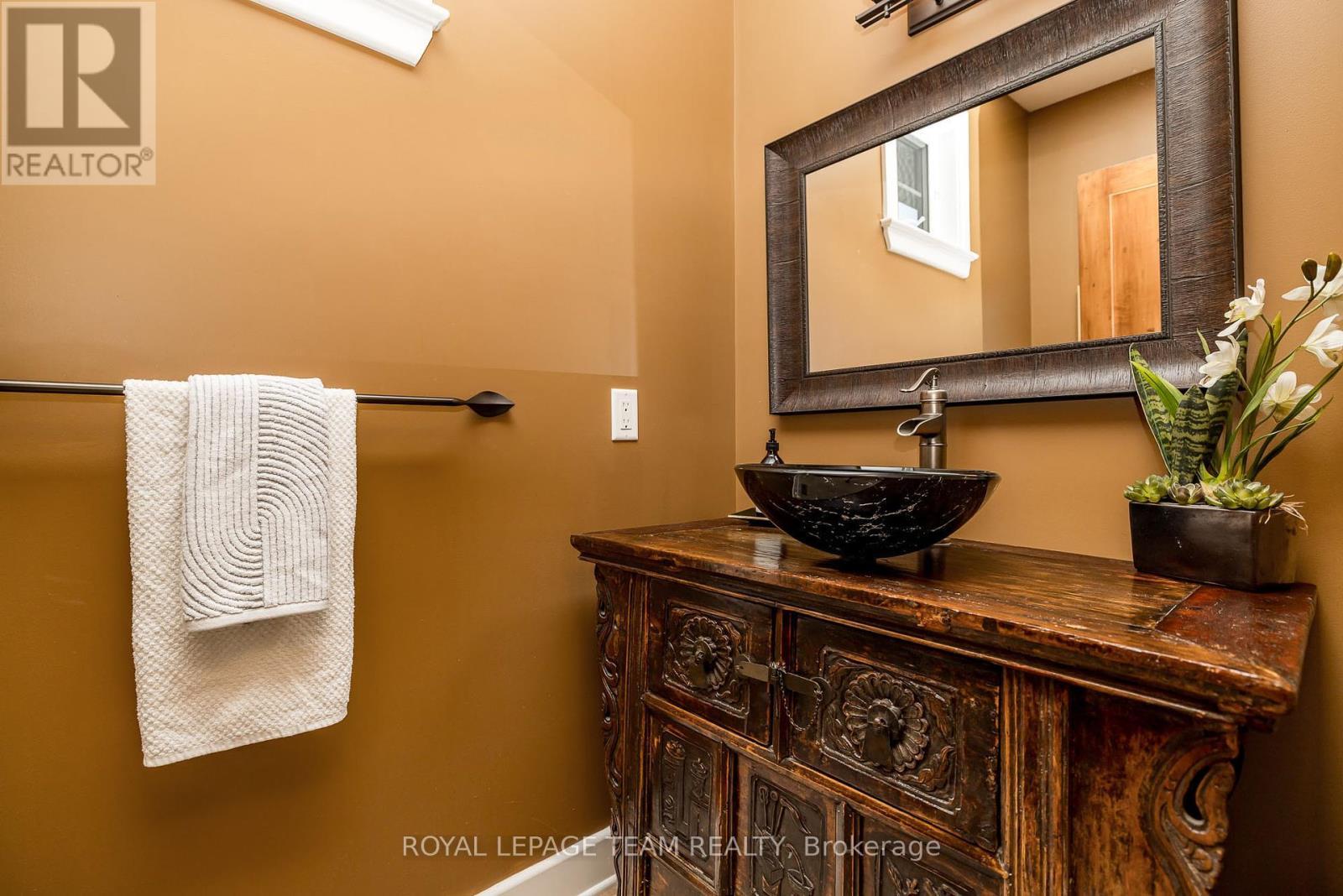 19 Turtle Point Private, Ottawa, ON - Indoor Photo Showing Bathroom
