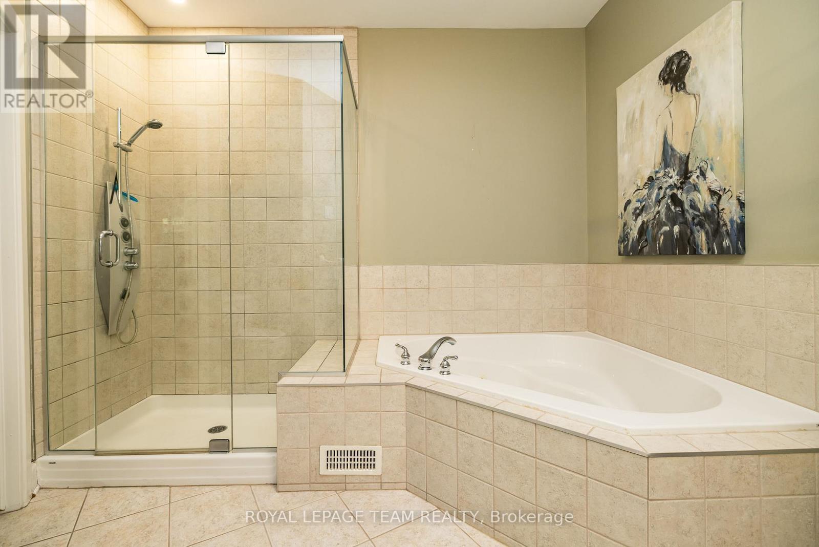 19 Turtle Point Private, Ottawa, ON - Indoor Photo Showing Bathroom