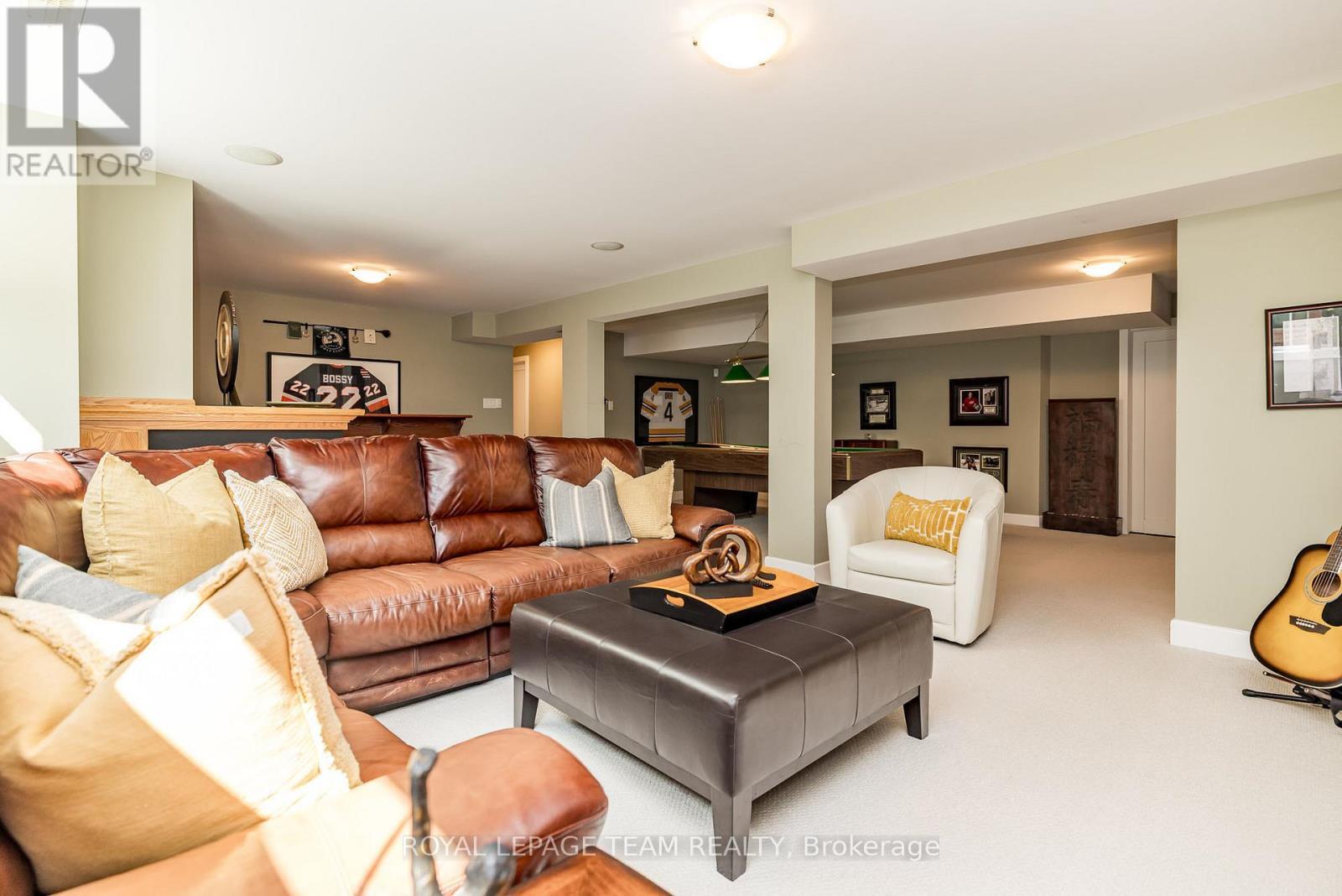19 Turtle Point Private, Ottawa, ON - Indoor Photo Showing Living Room