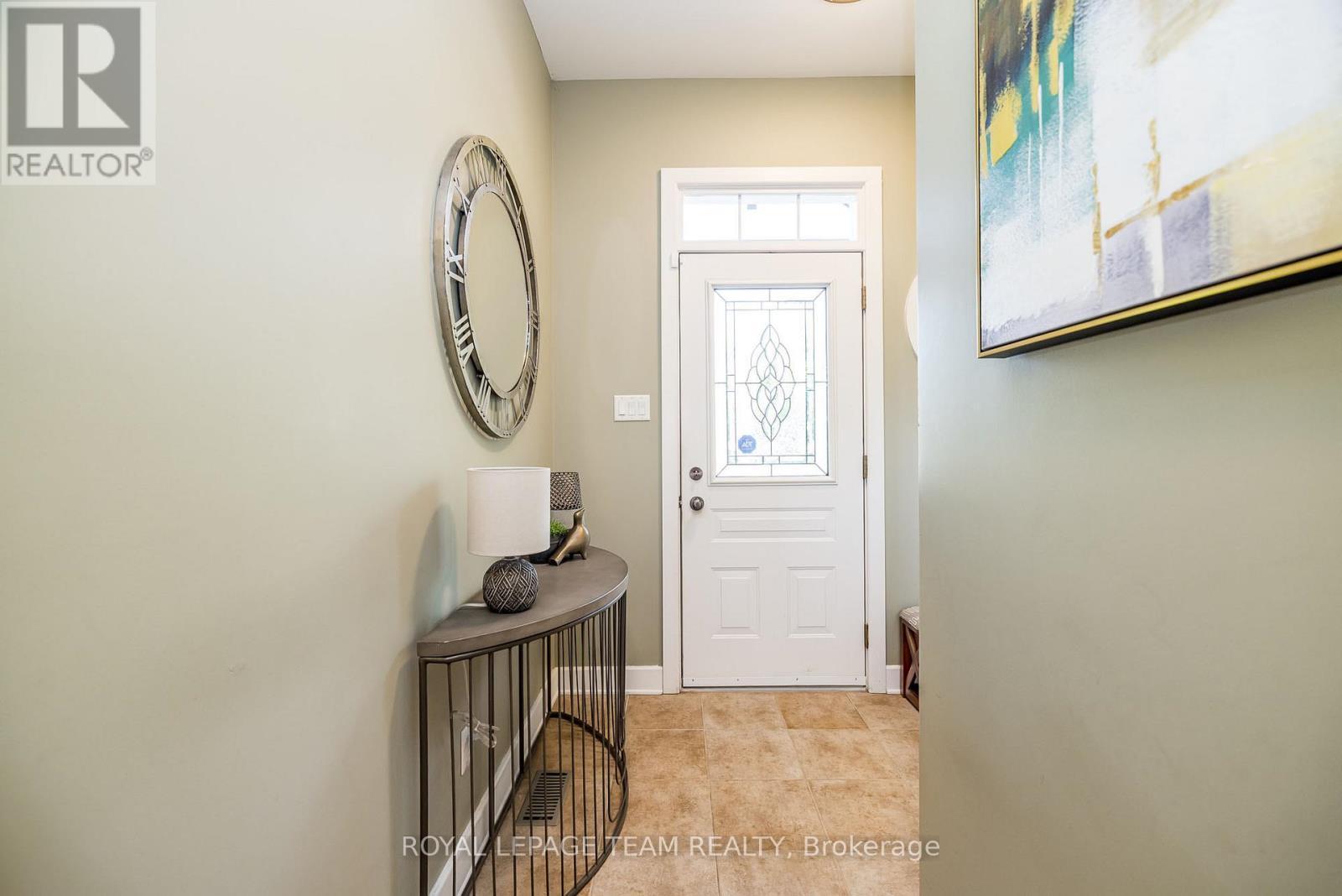 19 Turtle Point Private, Ottawa, ON - Indoor Photo Showing Other Room