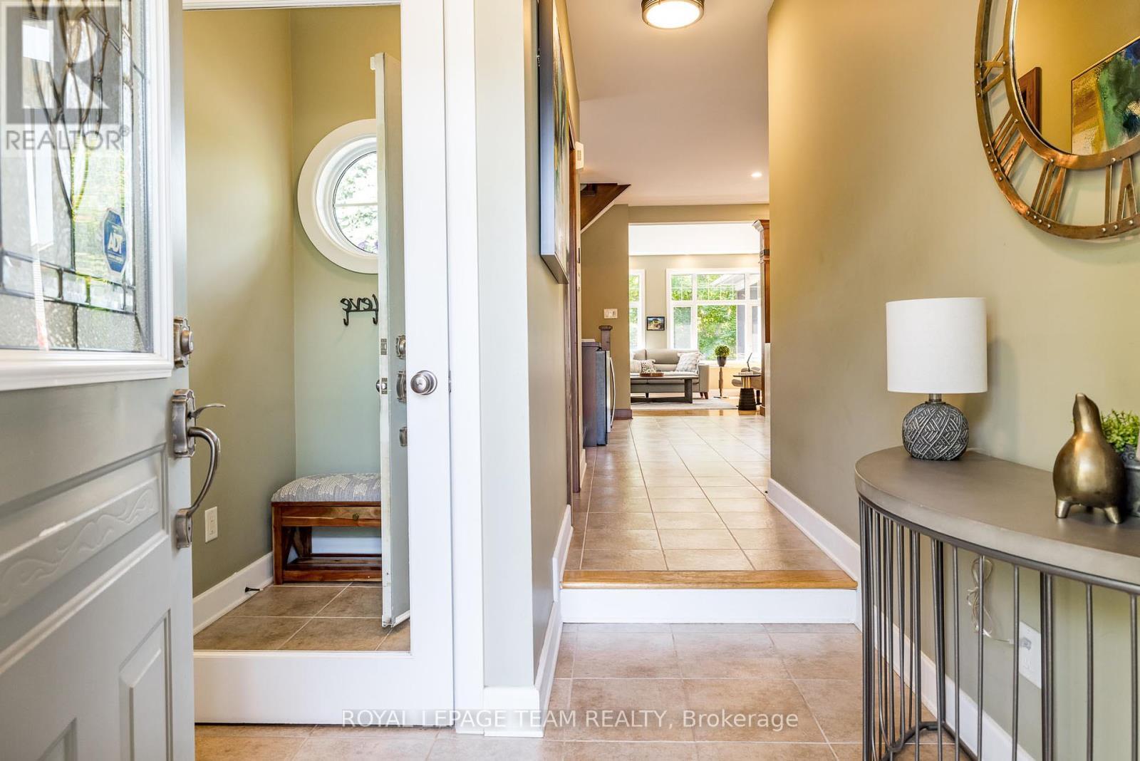 19 Turtle Point Private, Ottawa, ON - Indoor Photo Showing Other Room