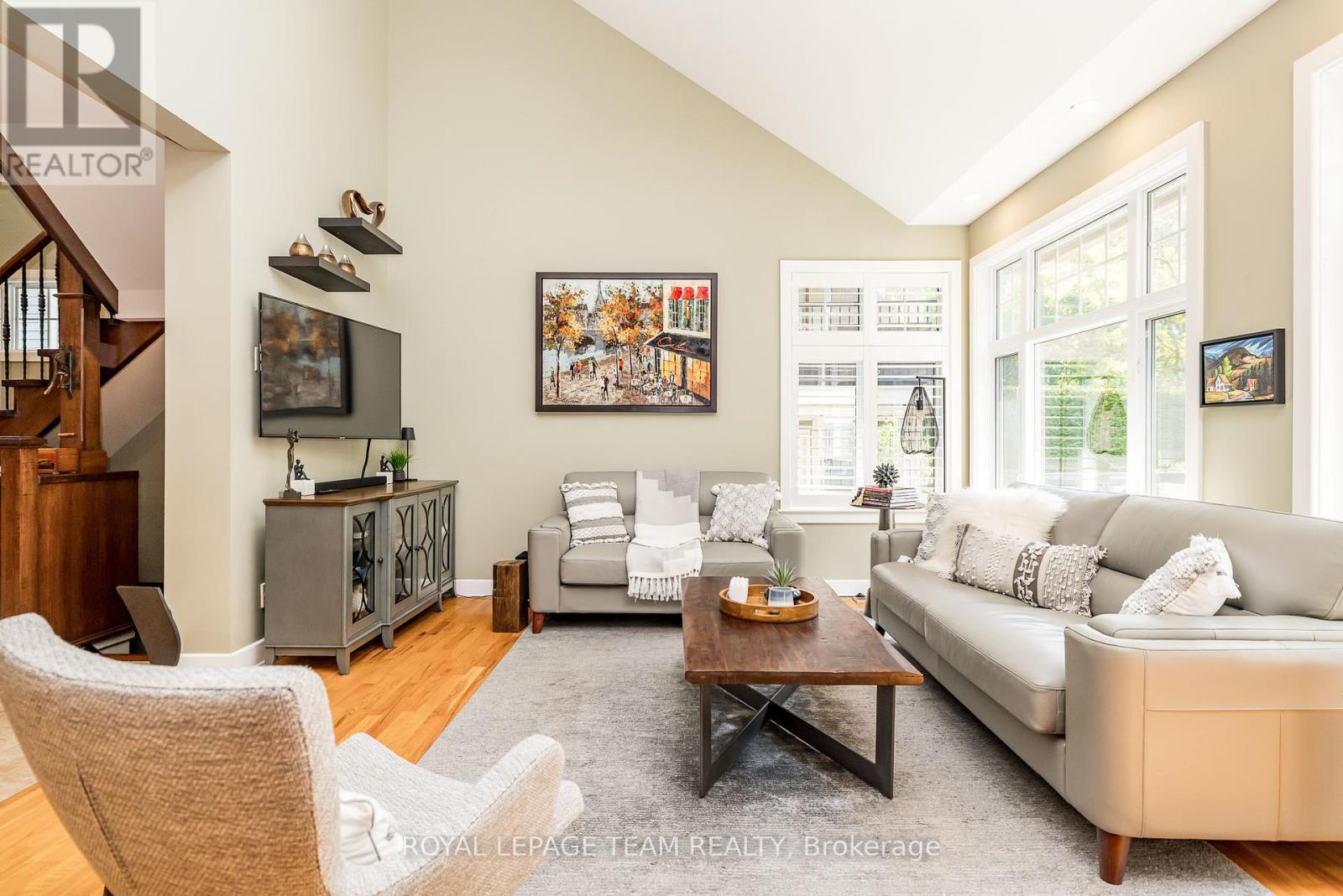 19 Turtle Point Private, Ottawa, ON - Indoor Photo Showing Living Room