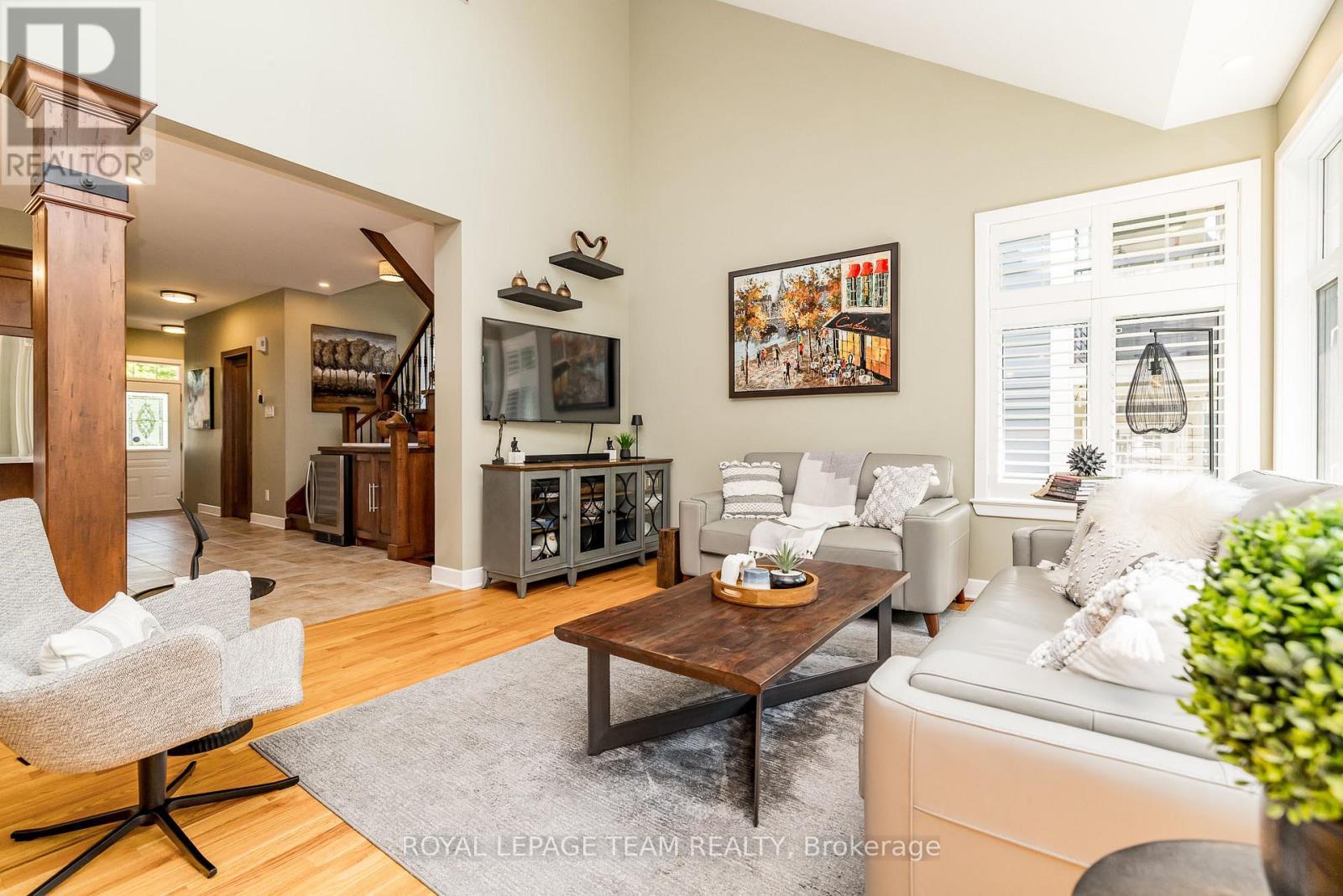 19 Turtle Point Private, Ottawa, ON - Indoor Photo Showing Living Room