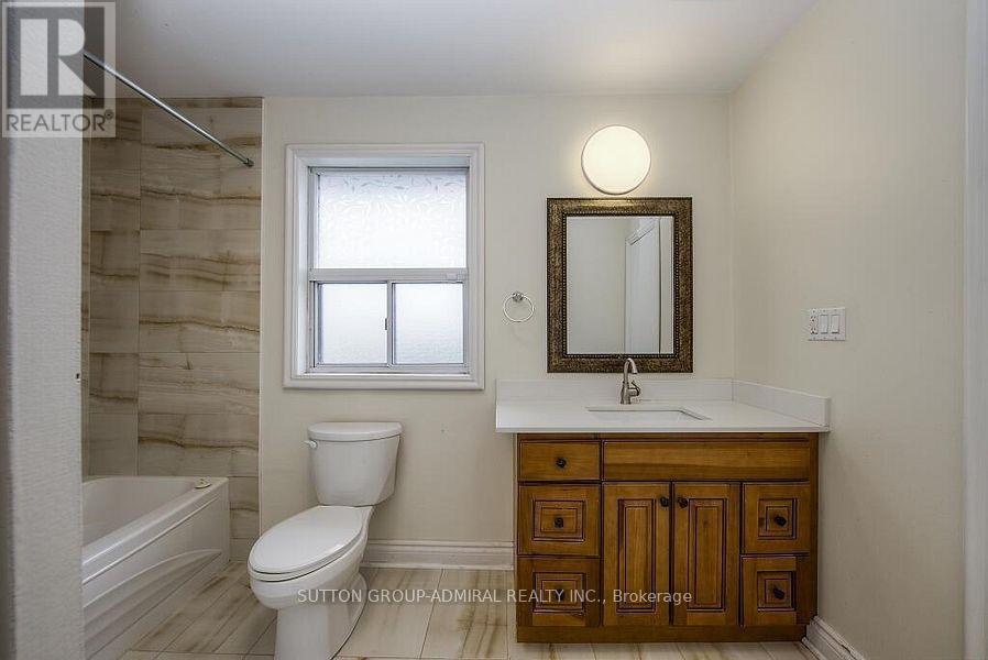 Main/Up - 7881 Dufferin Street, Vaughan, ON - Indoor Photo Showing Bathroom