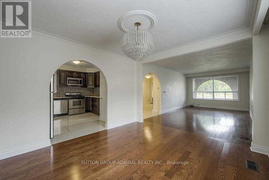 Main/Up - 7881 Dufferin Street, Vaughan, ON - Indoor Photo Showing Other Room