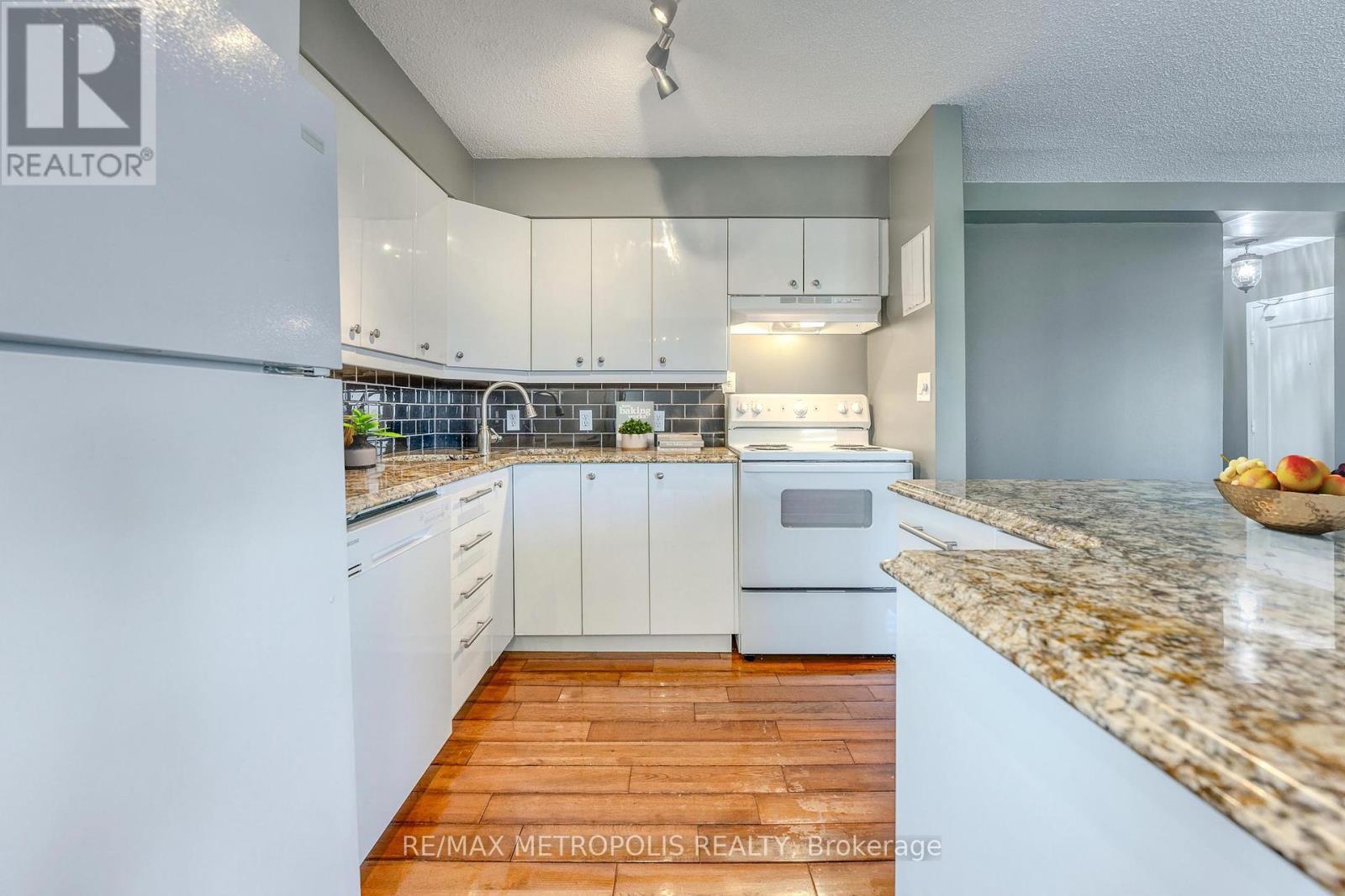 1408 - 155 Front Street N, Sarnia, ON - Indoor Photo Showing Kitchen With Double Sink