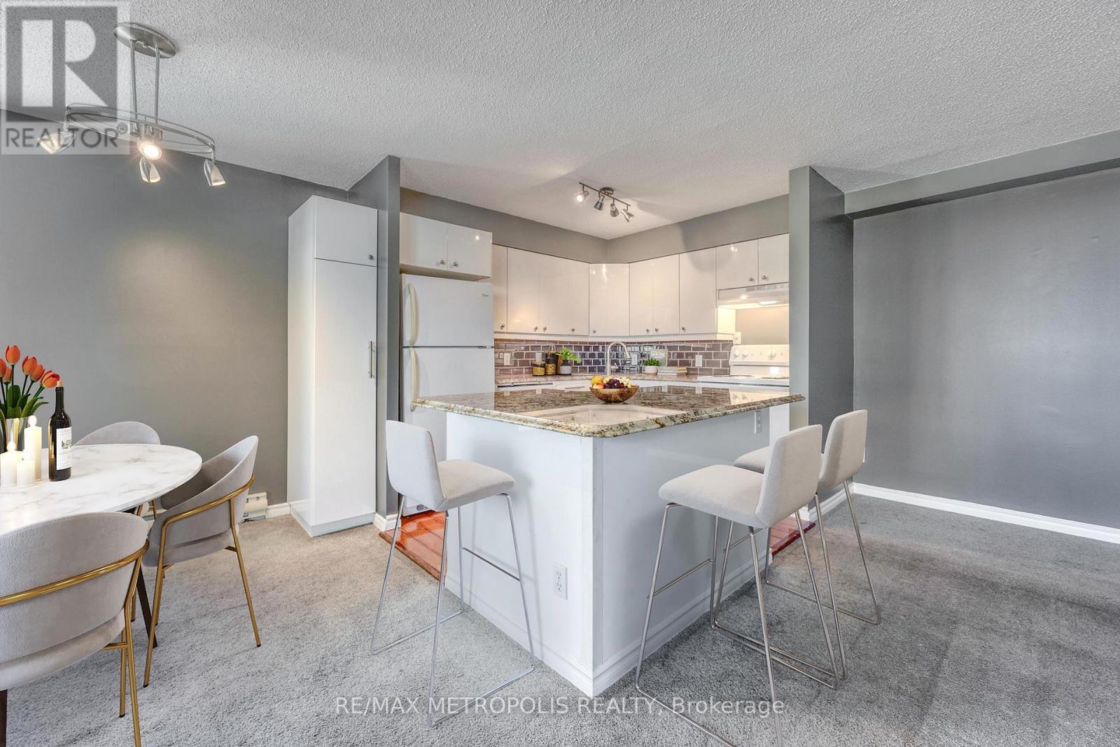 1408 - 155 Front Street N, Sarnia, ON - Indoor Photo Showing Kitchen