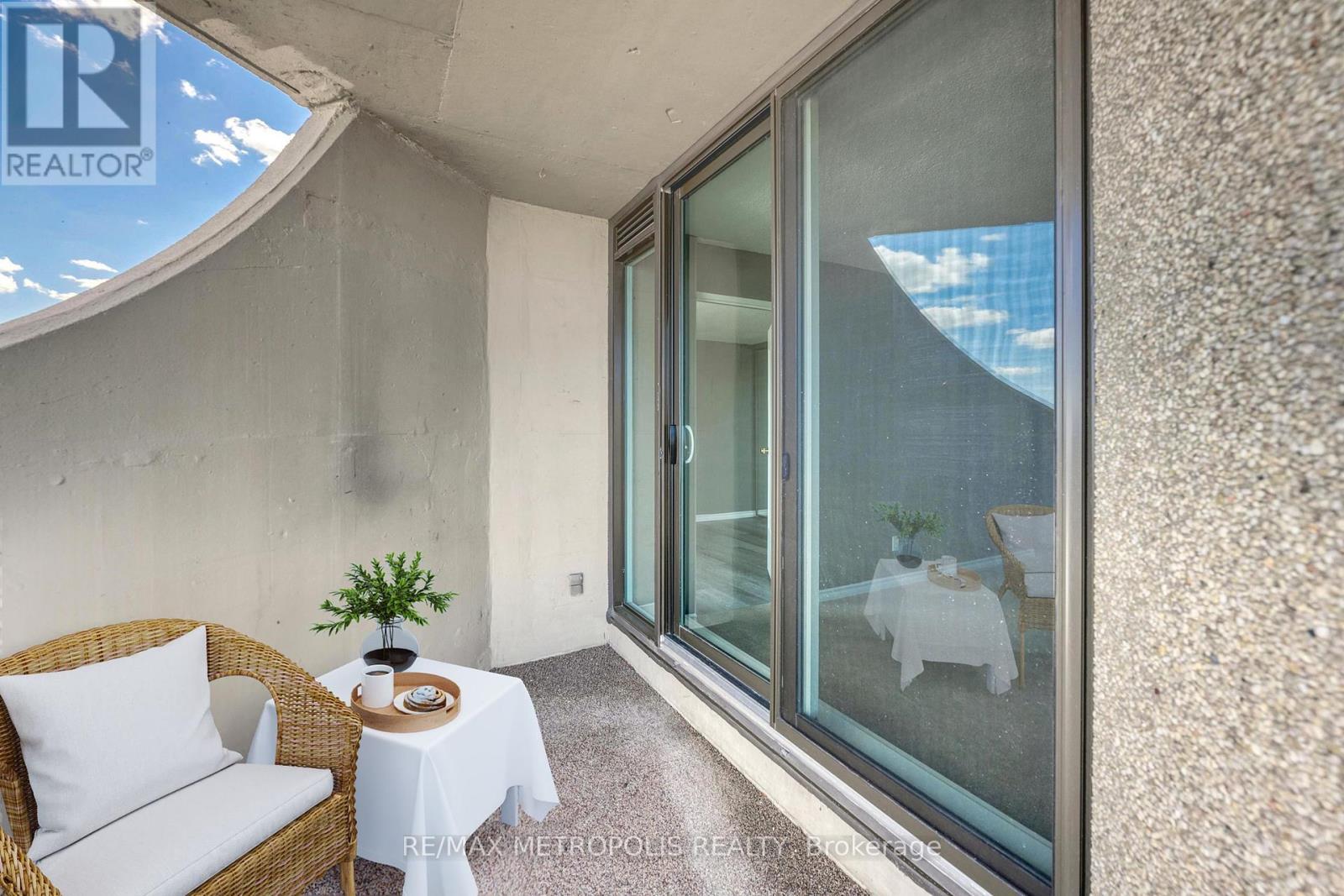 1408 - 155 Front Street N, Sarnia, ON - Outdoor With Balcony With Exterior