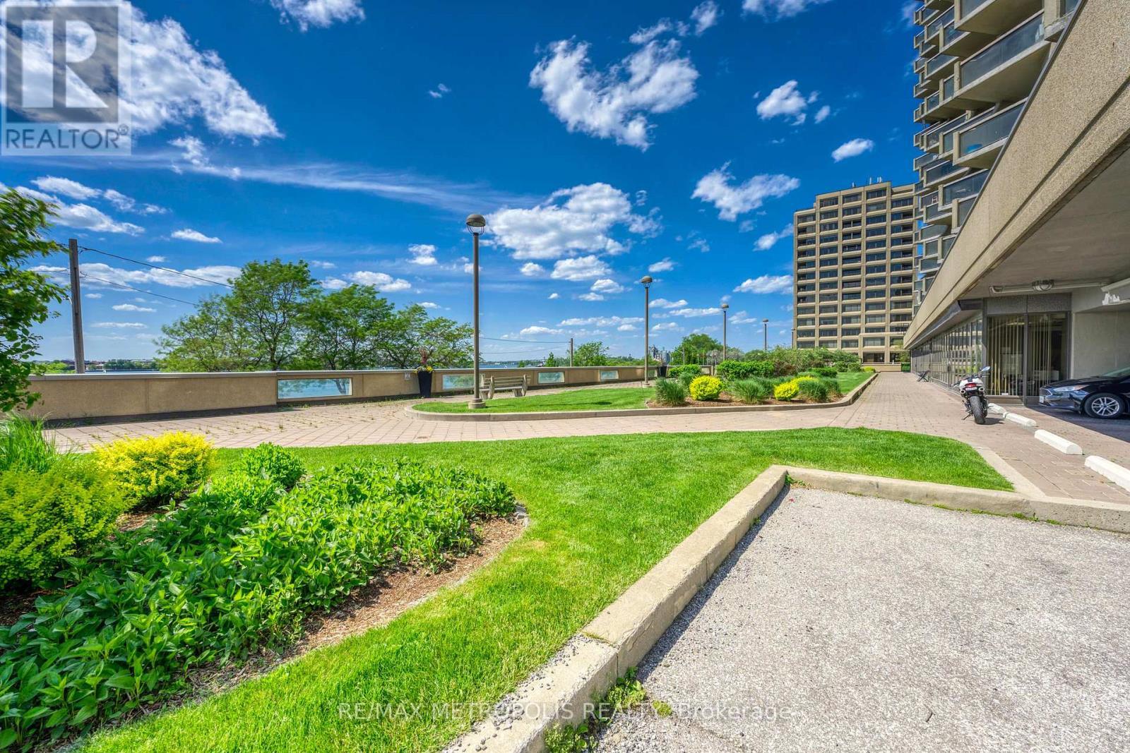 1408 - 155 Front Street N, Sarnia, ON - Outdoor