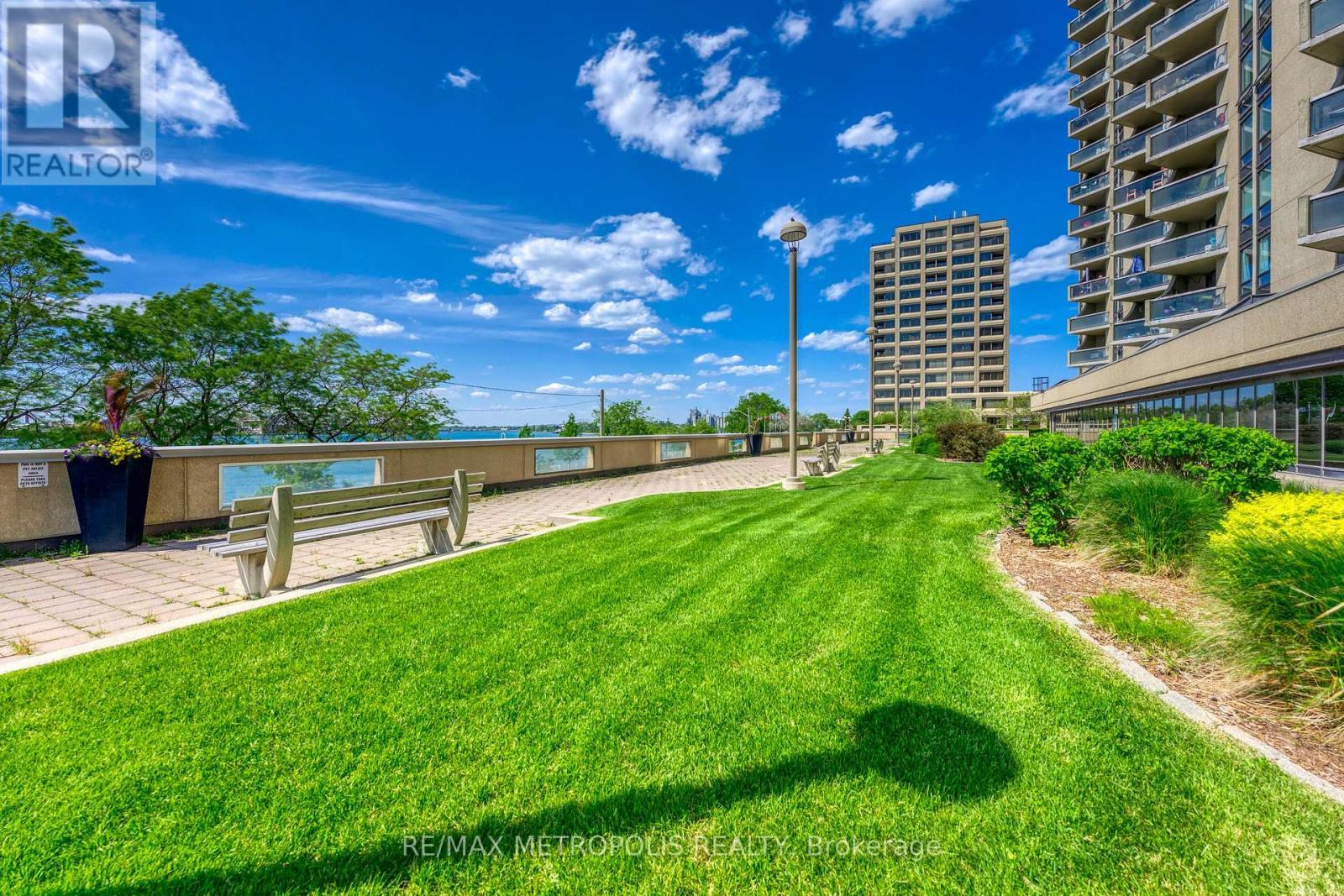 1408 - 155 Front Street N, Sarnia, ON - Outdoor