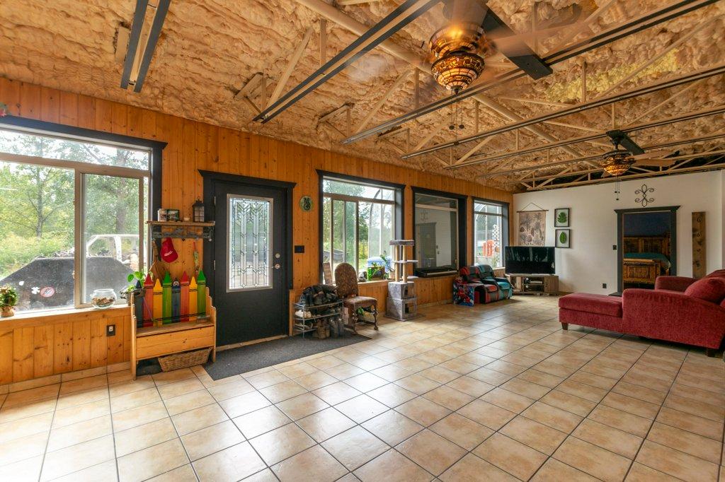 46-2481 Squilax-Anglemont Road, Lee Creek, BC - Indoor