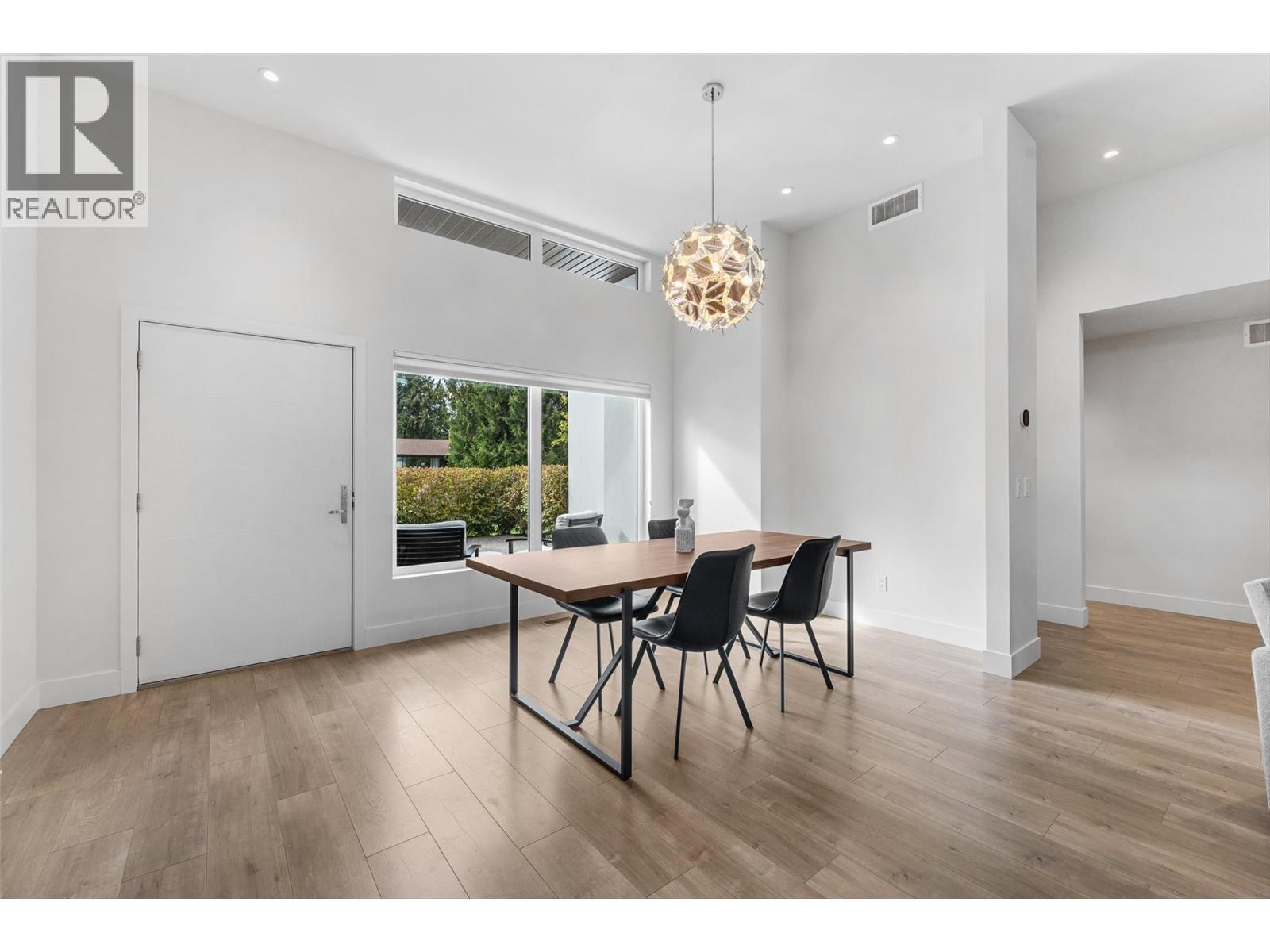 410 Sarsons Road, Kelowna, BC - Indoor Photo Showing Dining Room