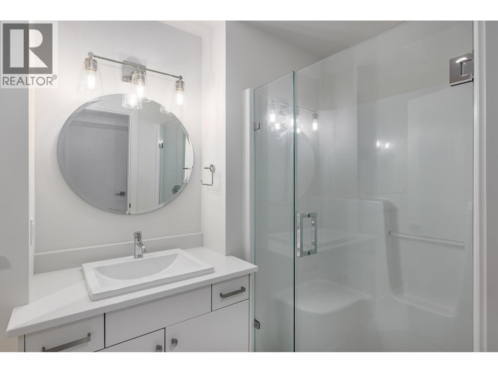 410 Sarsons Road, Kelowna, BC - Indoor Photo Showing Bathroom