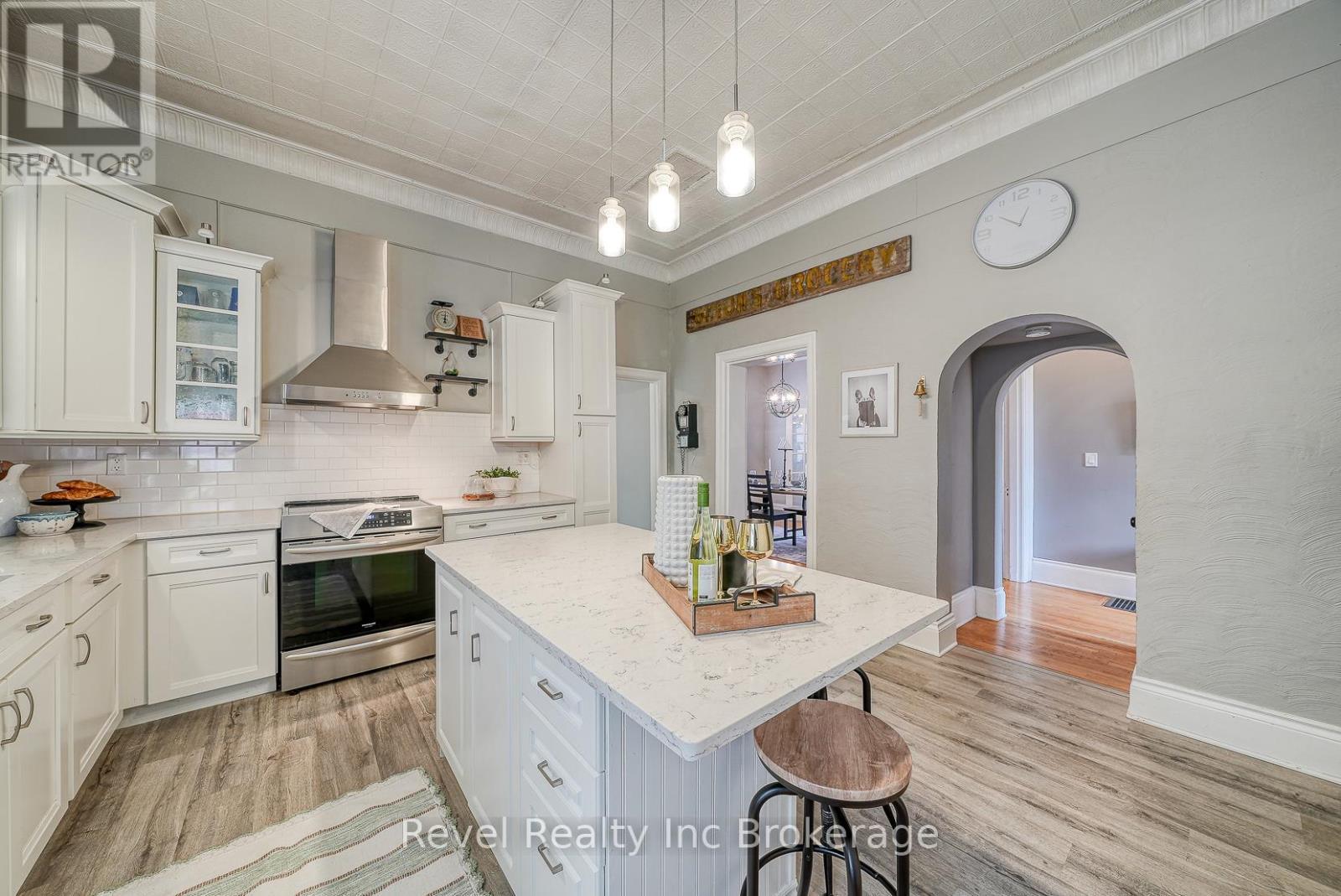 425 Ingersoll Avenue, Woodstock (Woodstock - North), ON - Indoor Photo Showing Kitchen