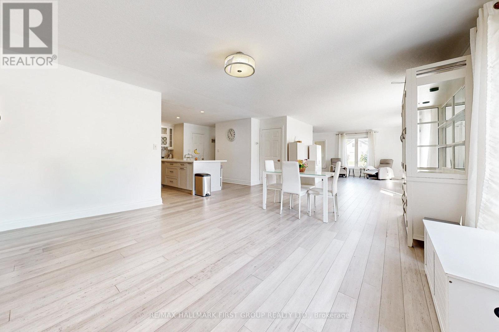 8063 King Street, Clarington, ON - Indoor Photo Showing Dining Room