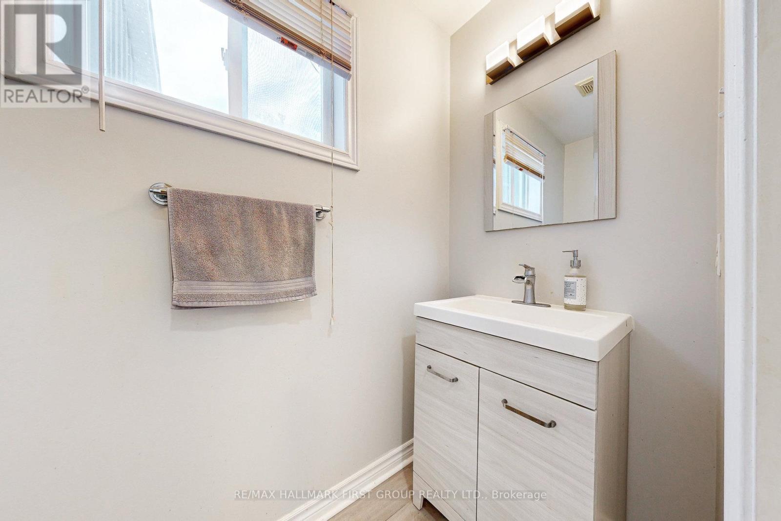 8063 King Street, Clarington, ON - Indoor Photo Showing Bathroom