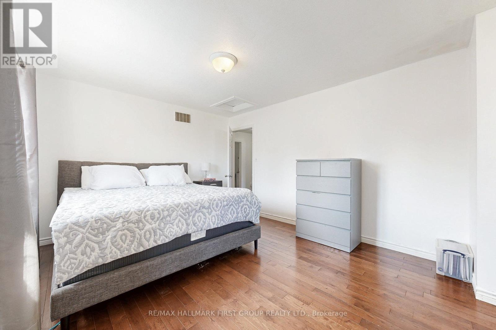 8063 King Street, Clarington, ON - Indoor Photo Showing Bedroom