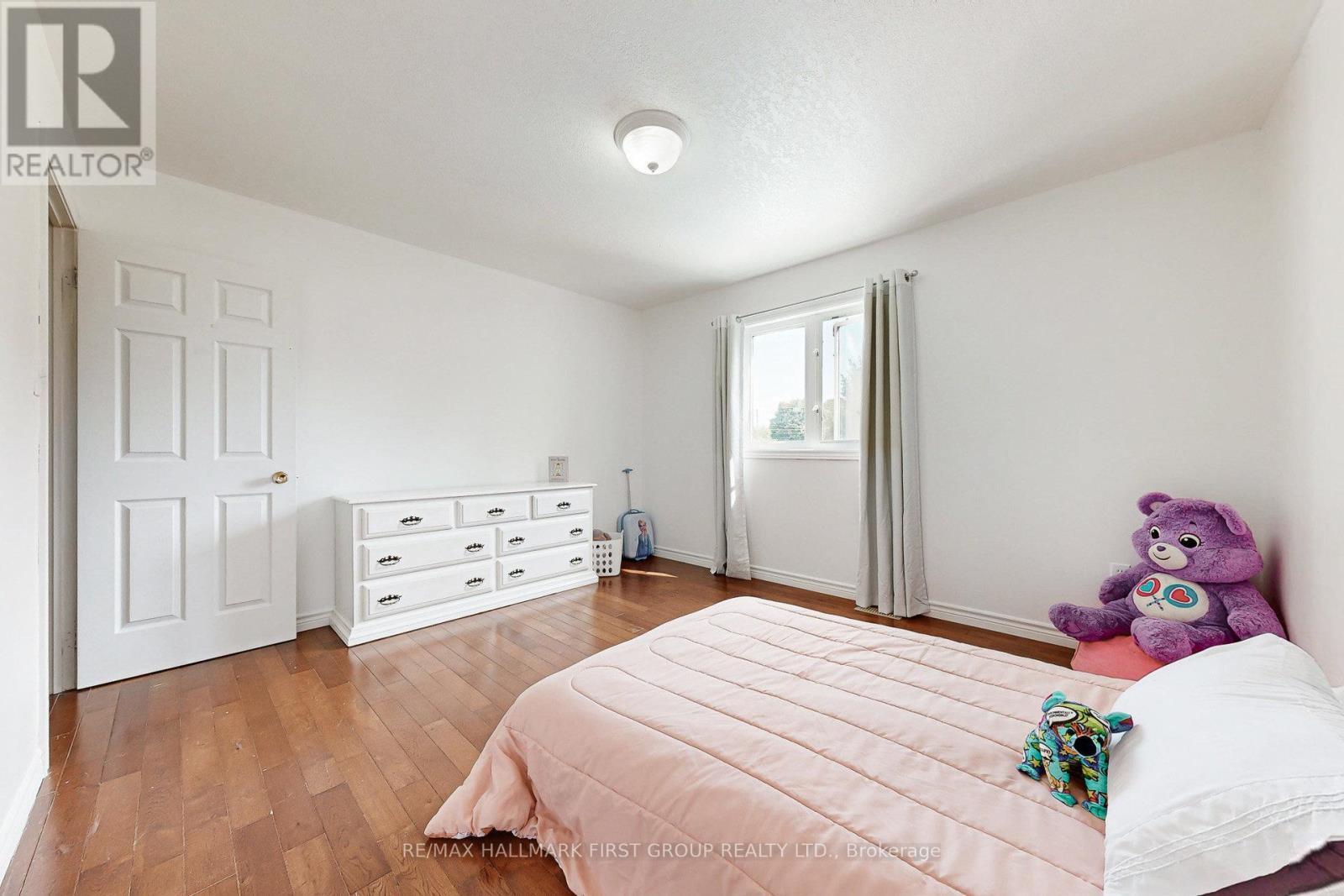 8063 King Street, Clarington, ON - Indoor Photo Showing Bedroom