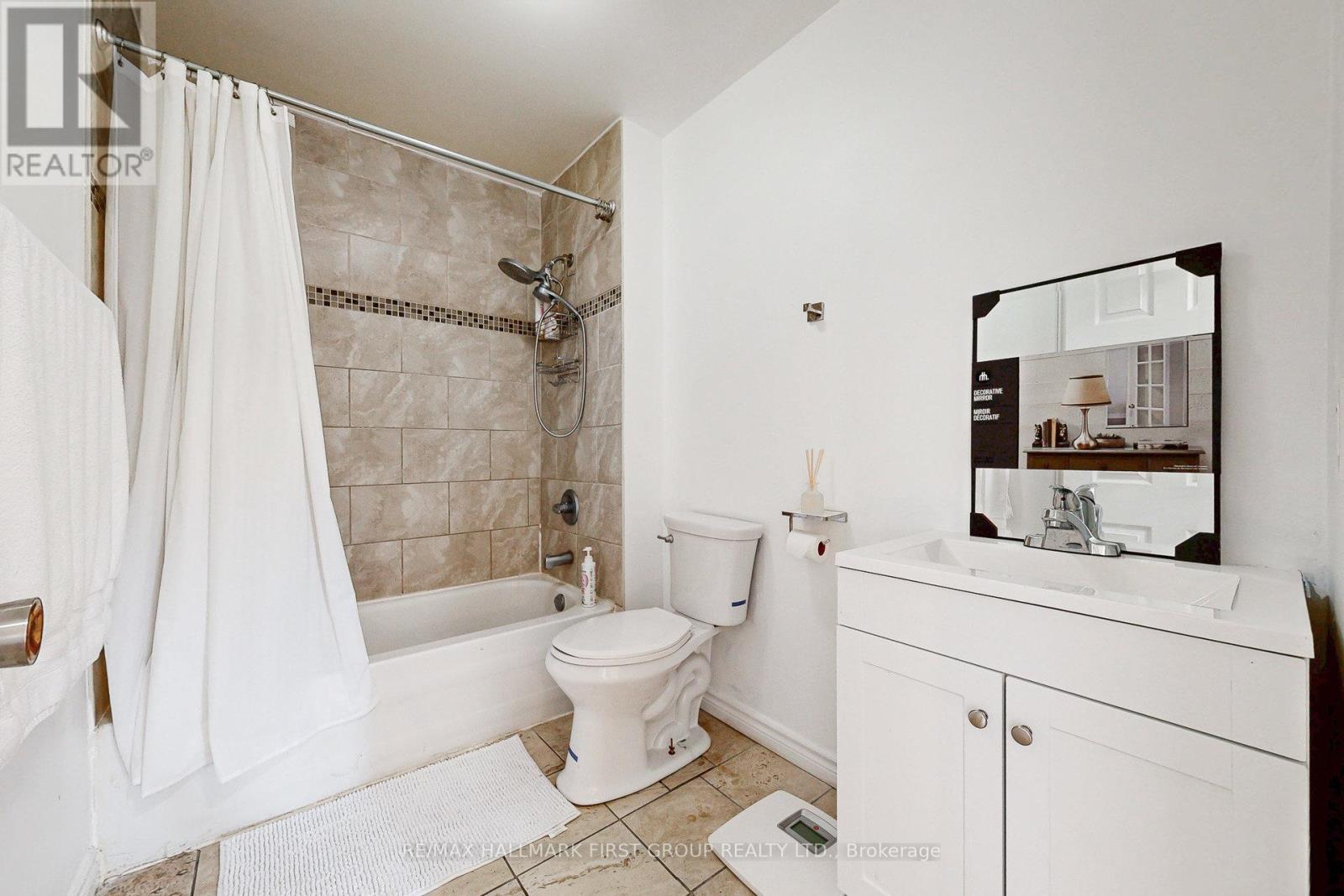 8063 King Street, Clarington, ON - Indoor Photo Showing Bathroom