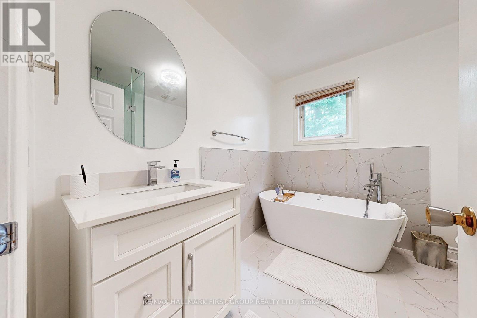 8063 King Street, Clarington, ON - Indoor Photo Showing Bathroom