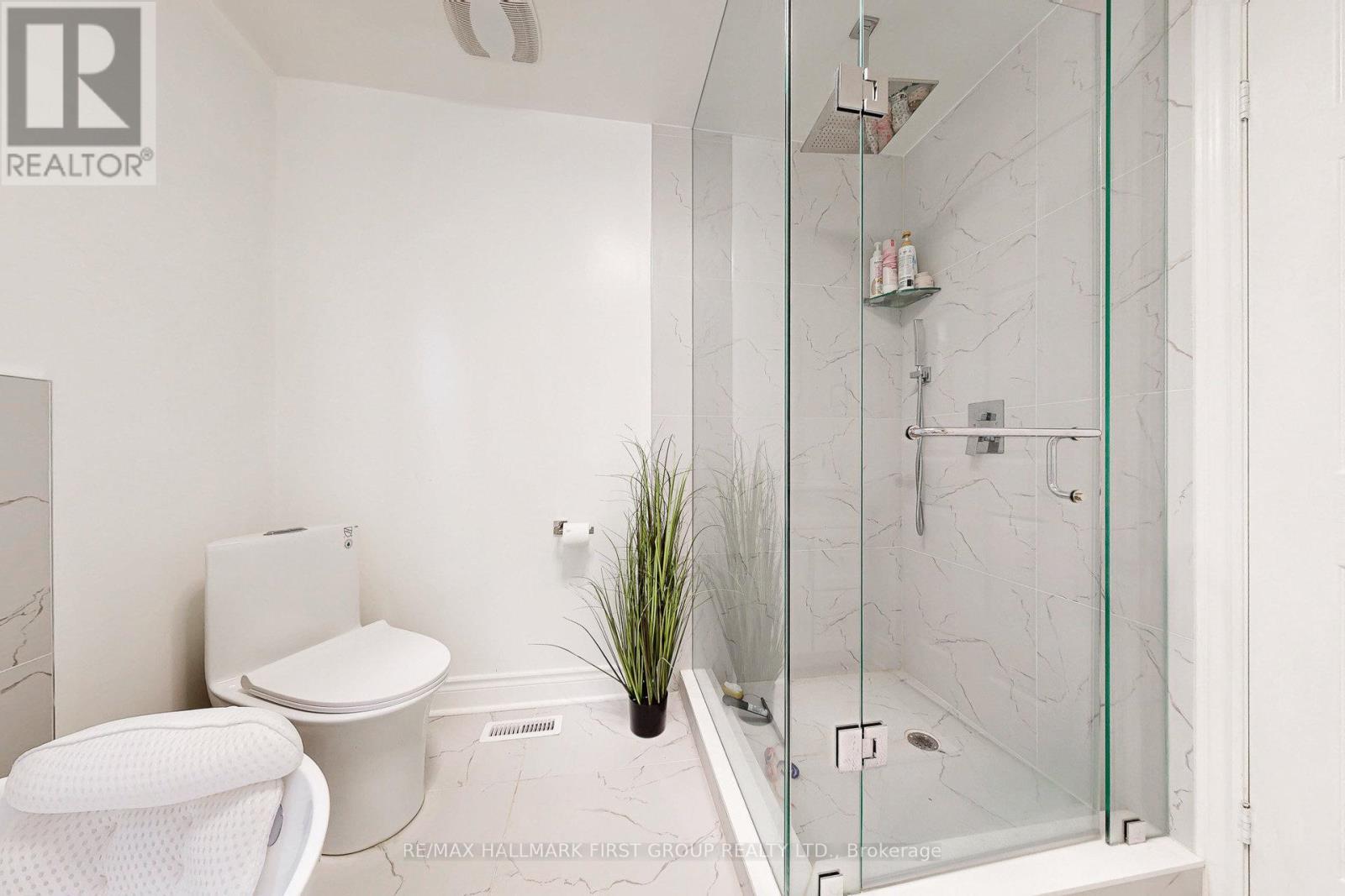 8063 King Street, Clarington, ON - Indoor Photo Showing Bathroom