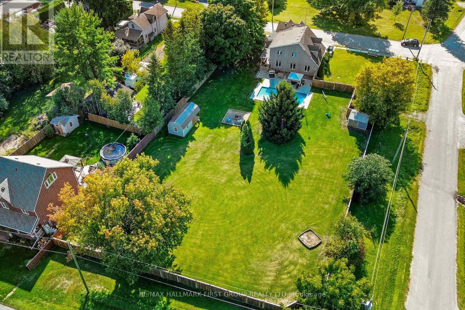 8063 King Street, Clarington, ON - Outdoor