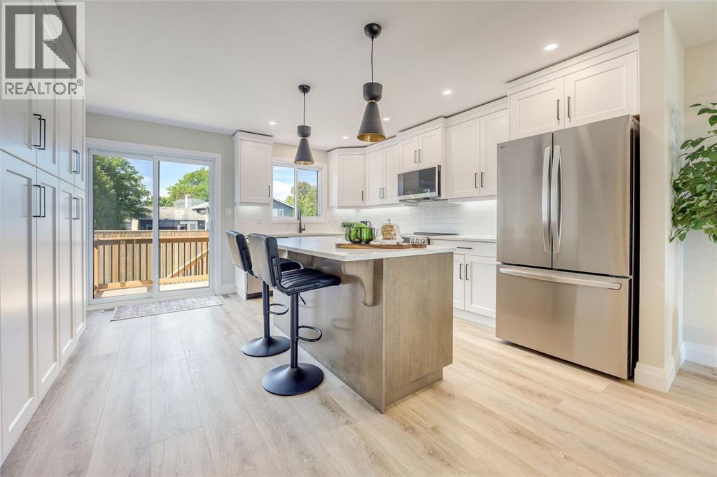 493 Queen Street, St Clair, ON - Indoor Photo Showing Kitchen With Upgraded Kitchen