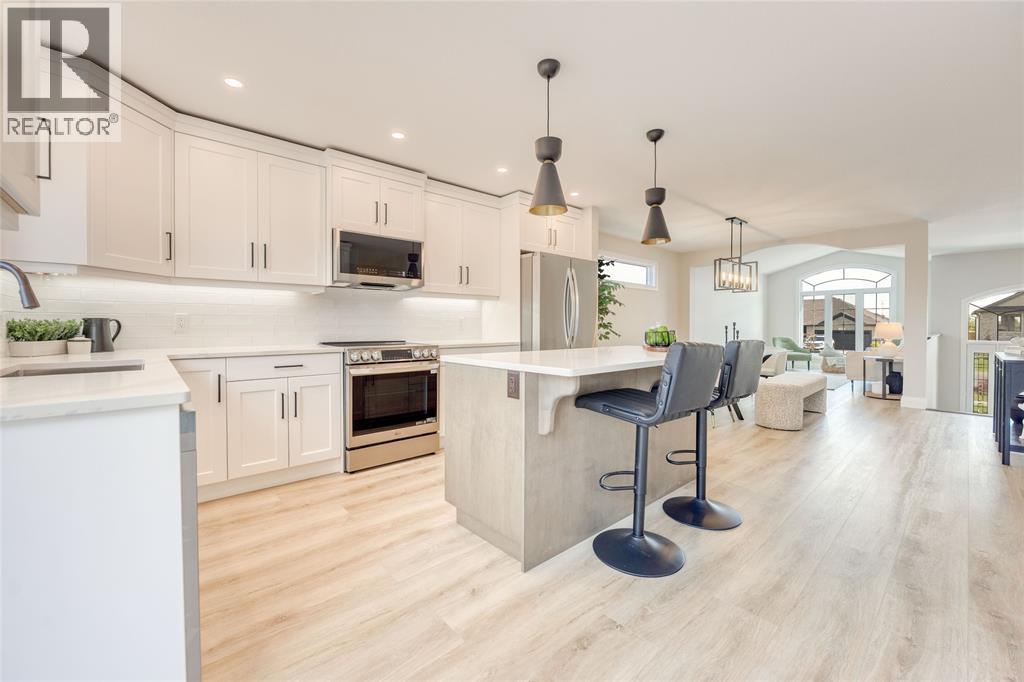 493 Queen Street, St Clair, ON - Indoor Photo Showing Kitchen With Upgraded Kitchen