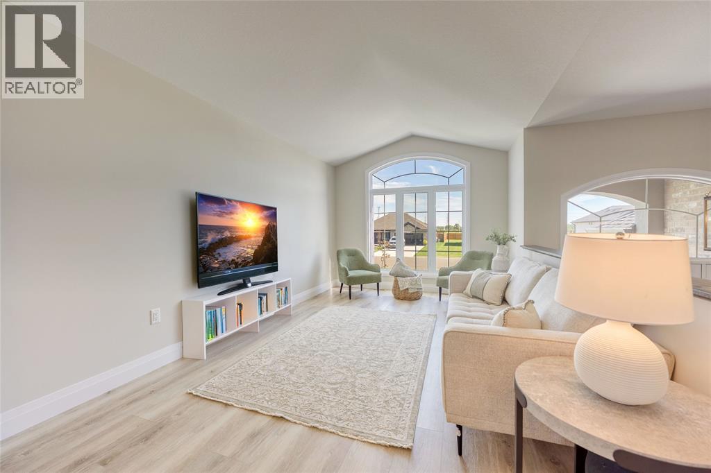 493 Queen Street, St Clair, ON - Indoor Photo Showing Living Room