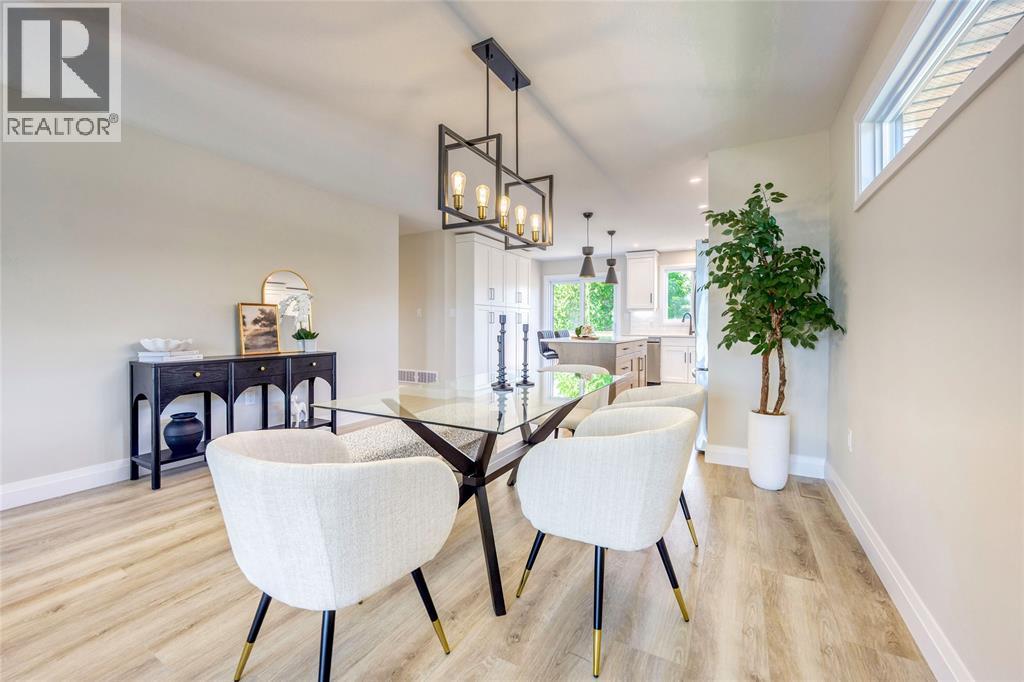 493 Queen Street, St Clair, ON - Indoor Photo Showing Dining Room