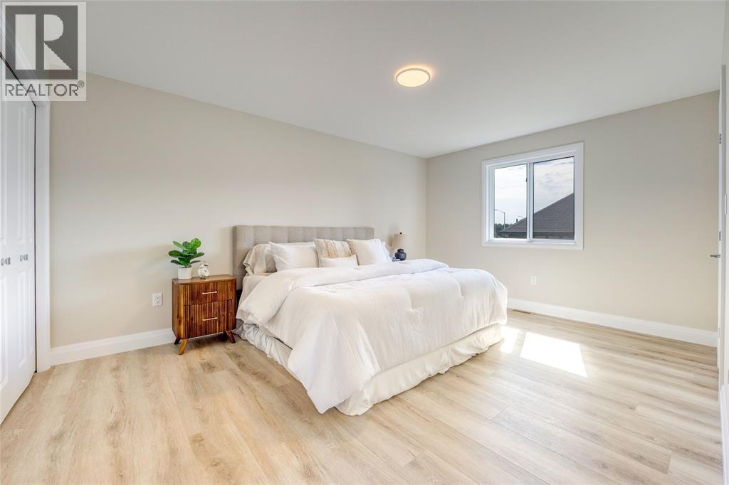 493 Queen Street, St Clair, ON - Indoor Photo Showing Bedroom