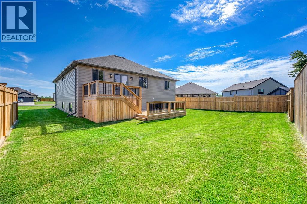 493 Queen Street, St Clair, ON - Outdoor With Deck Patio Veranda With Backyard