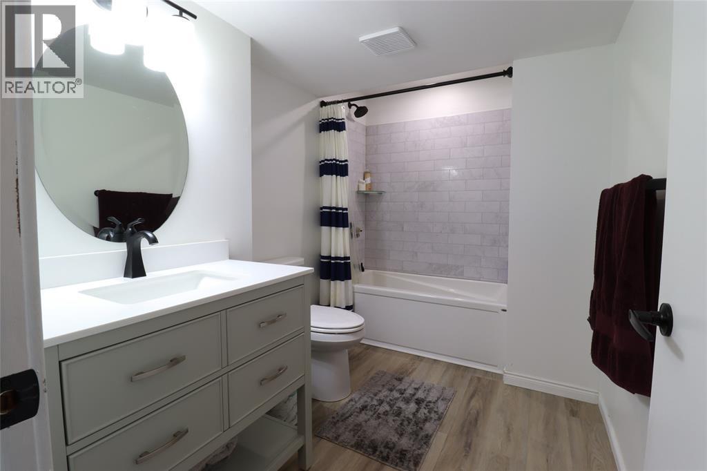 1912 Winslow Crescent, Sarnia, ON - Indoor Photo Showing Bathroom